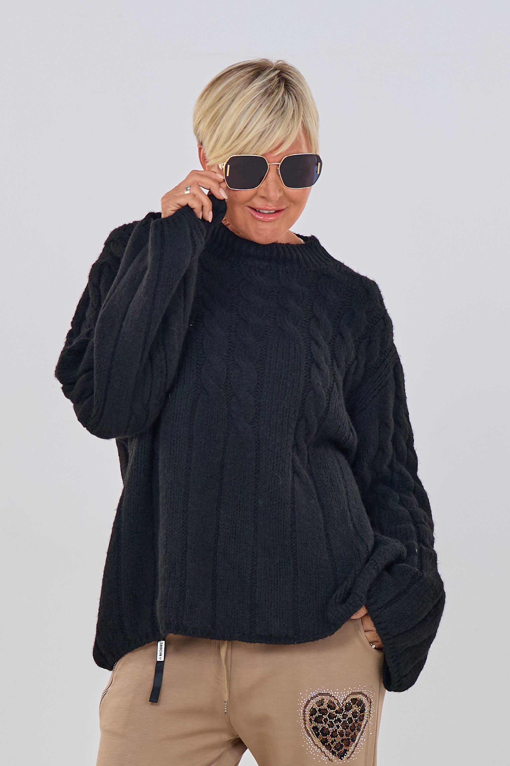 Strickpulli mit Zopfstrickmuster, schwarz