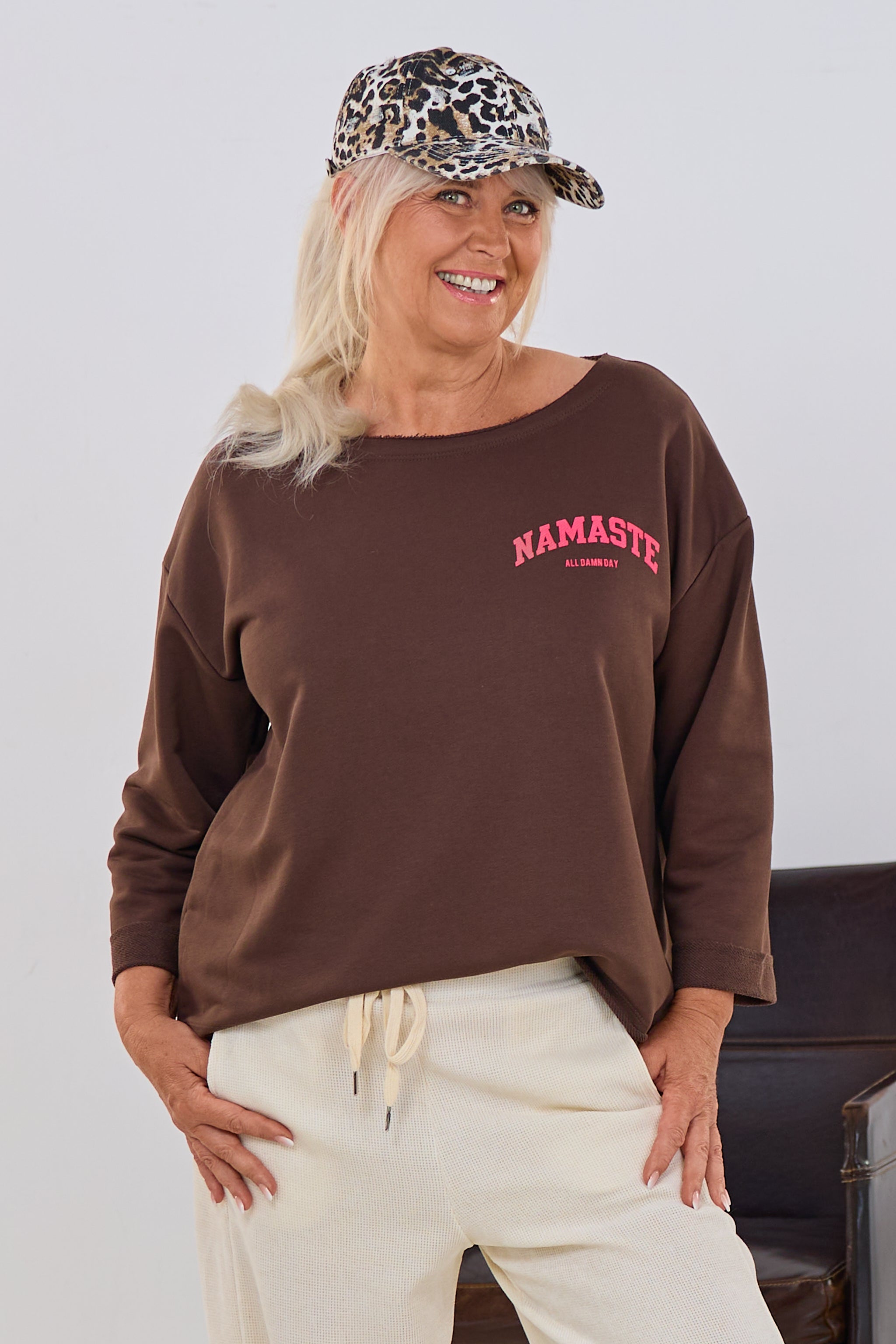 Sweaty NAMASTE, braun-pink