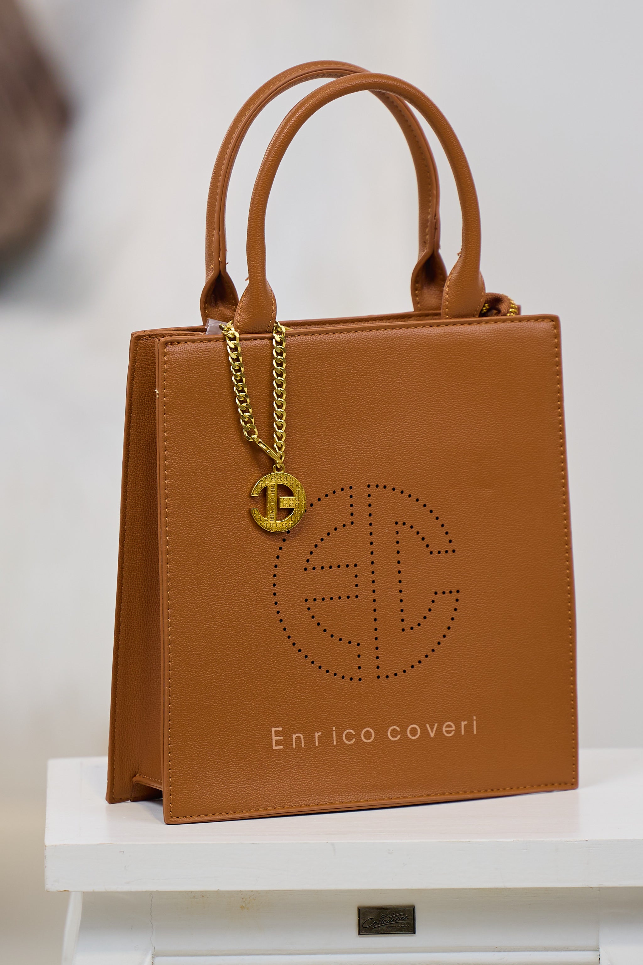 Henkeltasche mit Prägung, camel