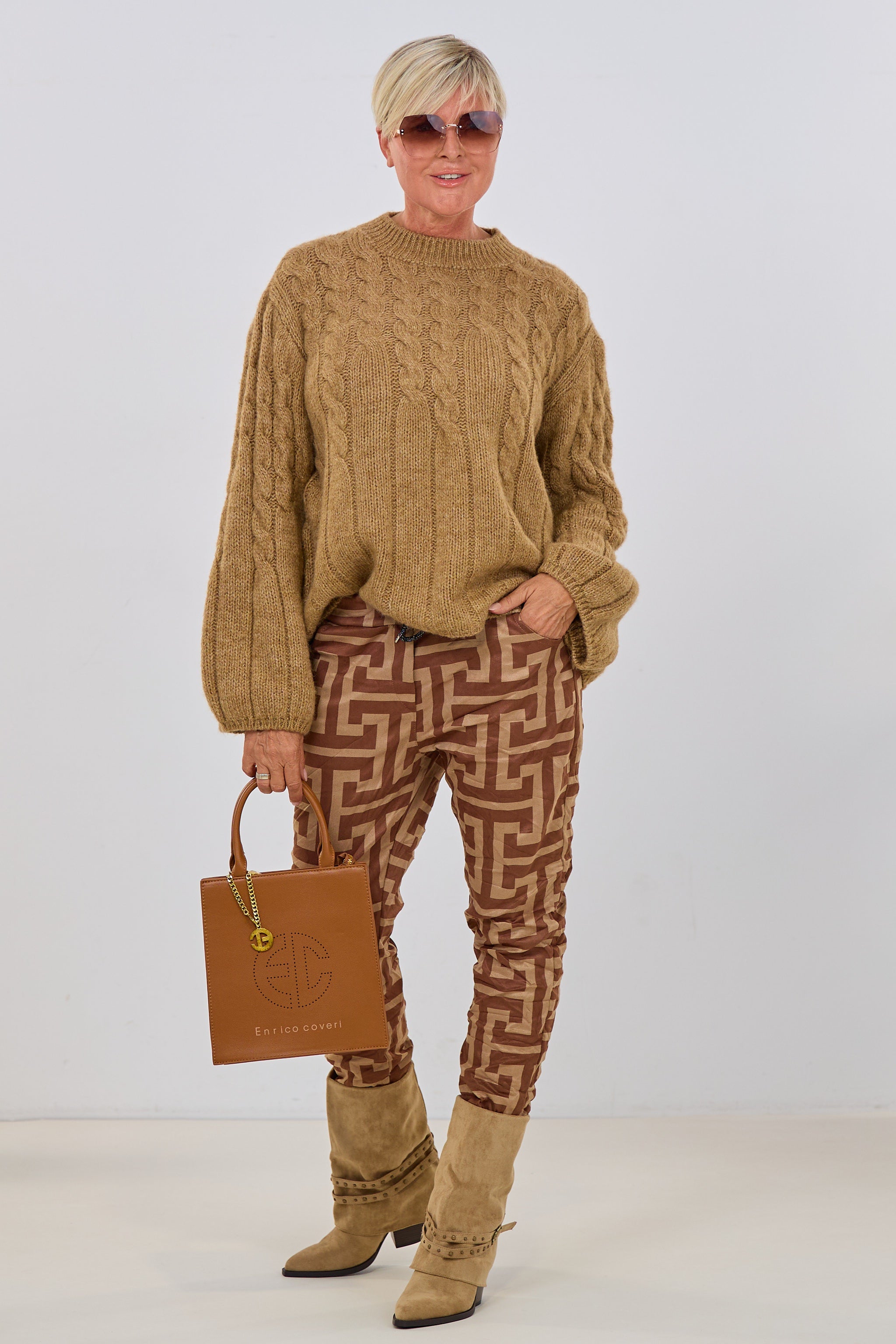 Samtig weiche Hose, taupe-camel