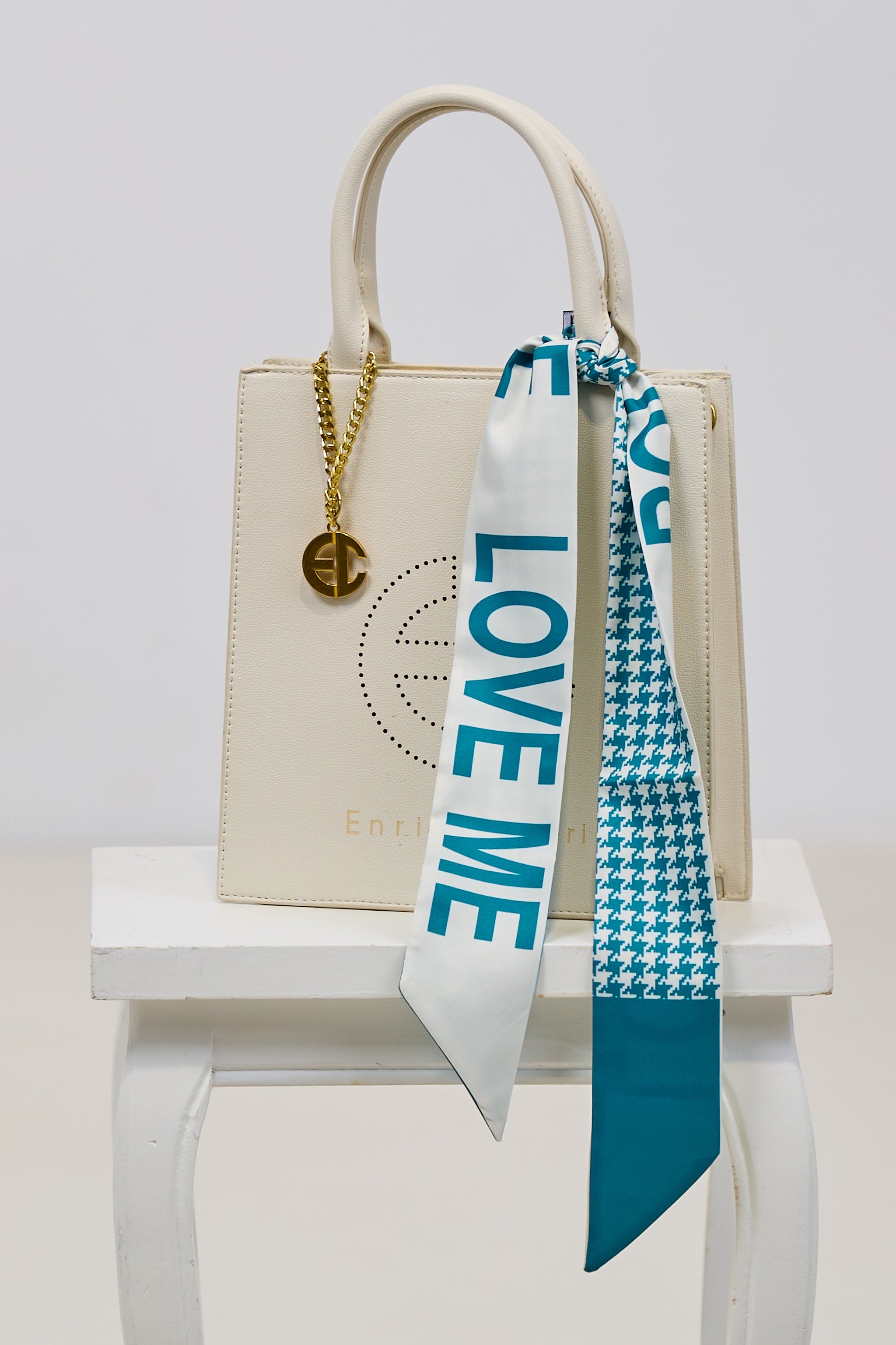 "Love me" Bändchen, petrol-ecru