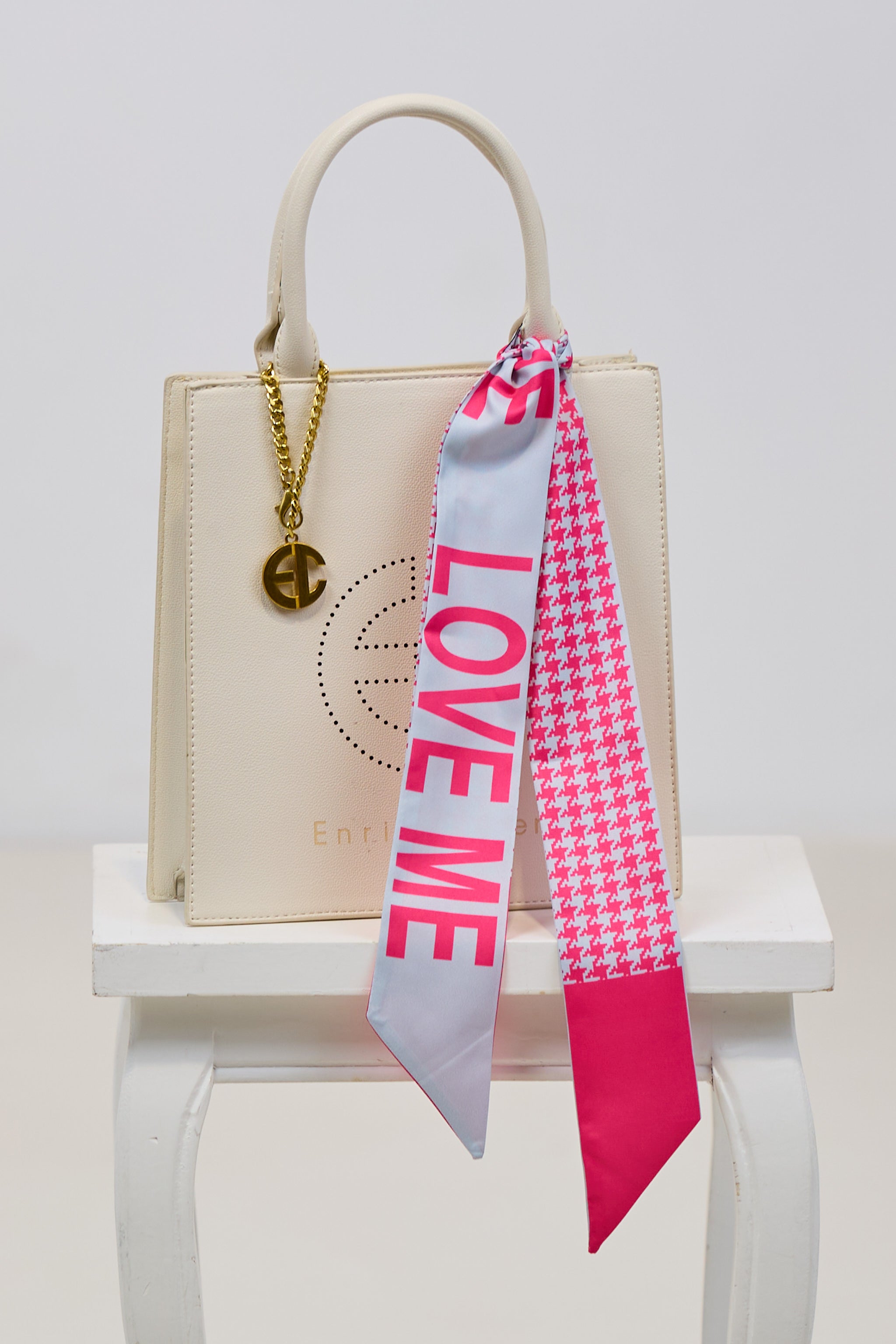 "Love me" Bändchen, pink-grau