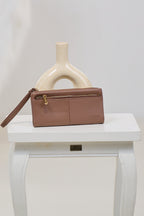 Portemonnaie mit Handschlaufe, taupe