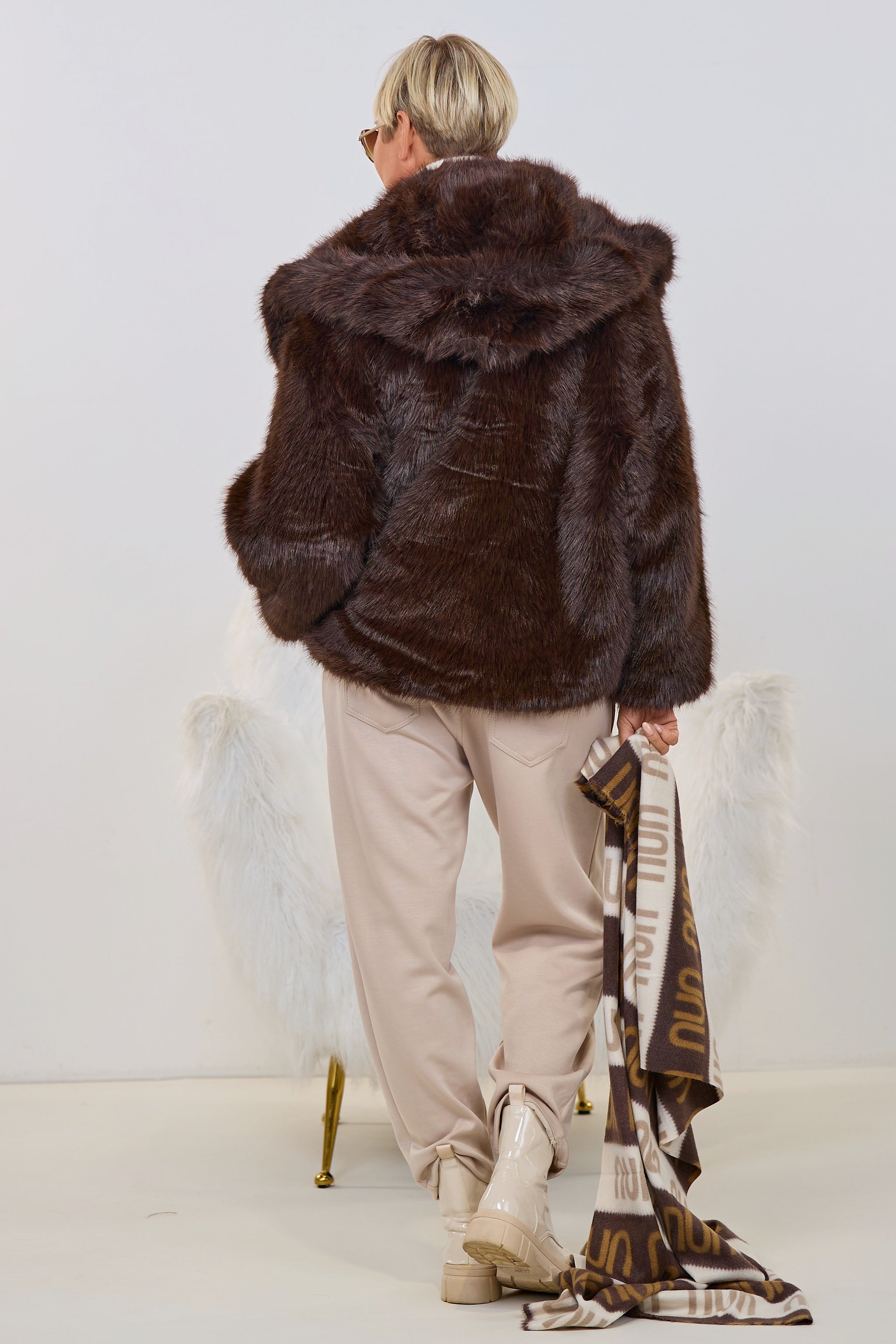 kurze Jacke mit weichem Fell, braun