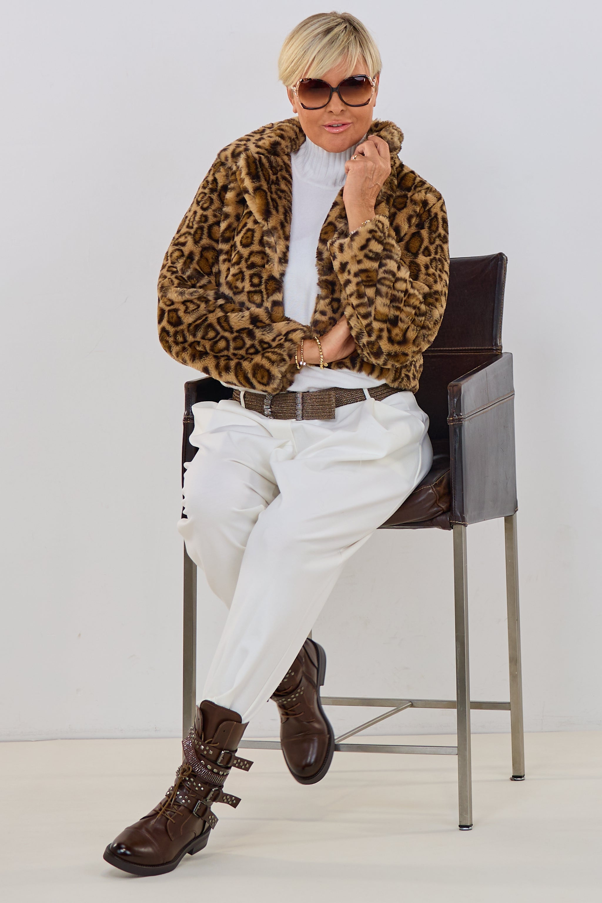 kurze Felljacke im LEO-Design, leo