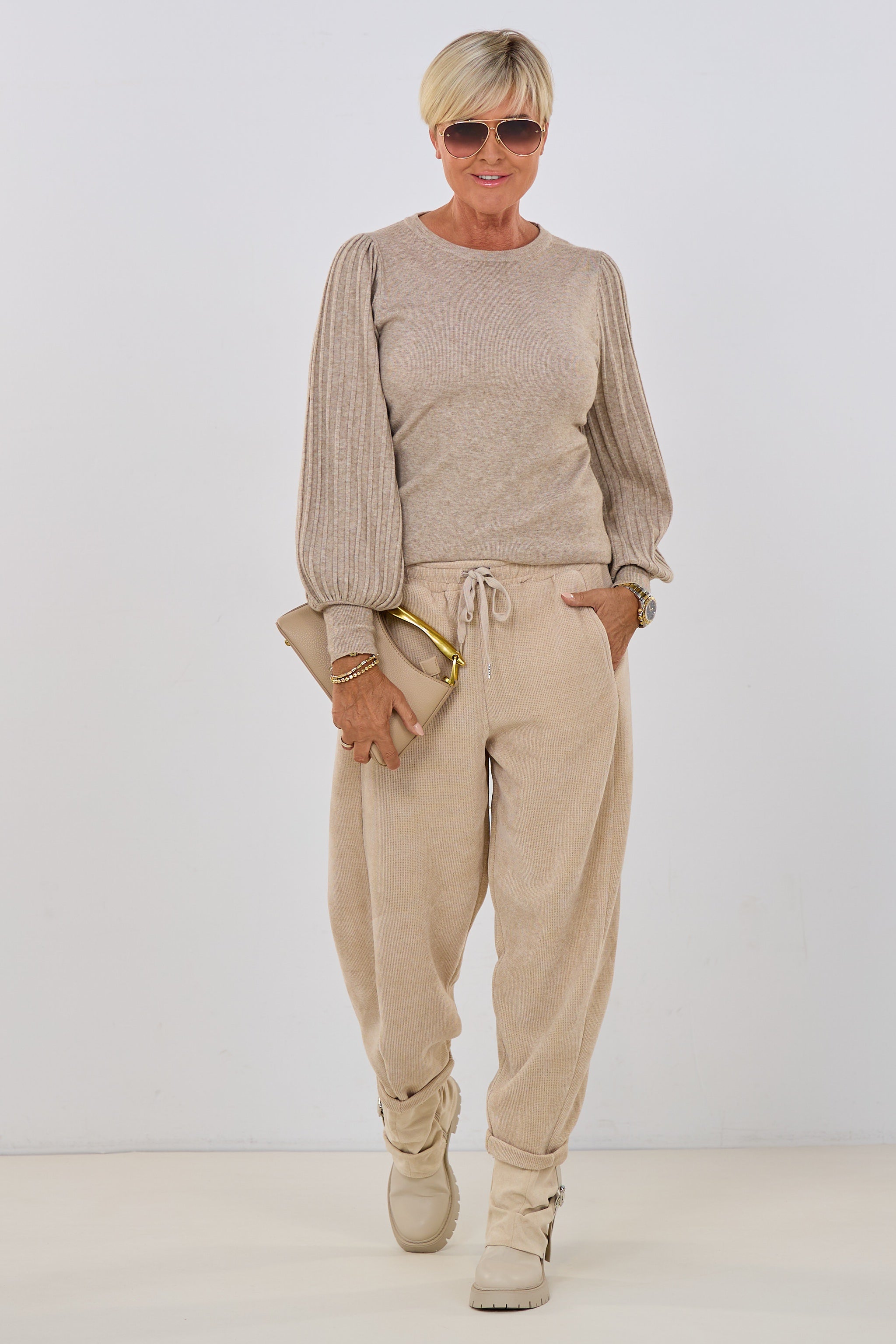 Samtige Hose mit Kordelzug, beige