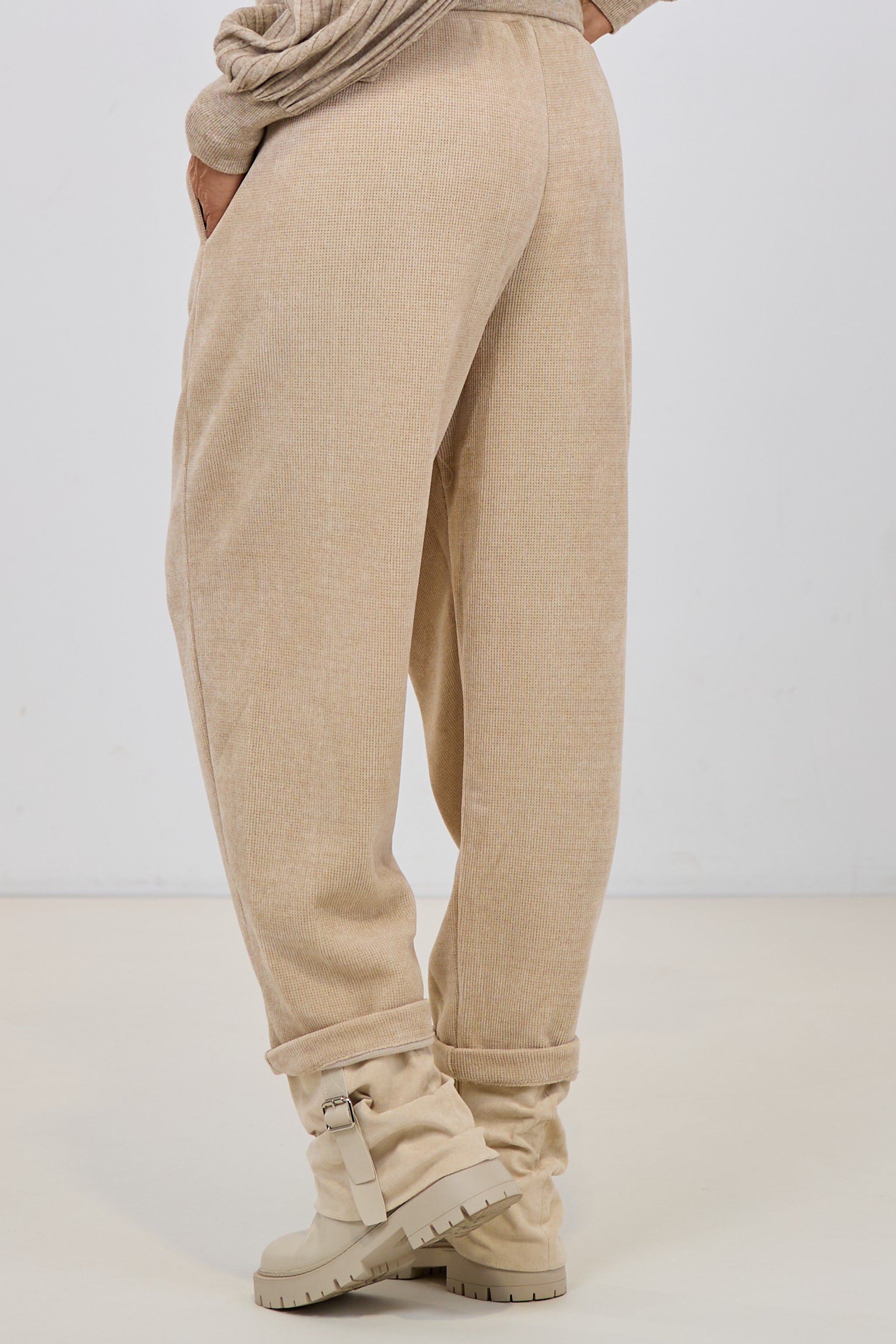Samtige Hose mit Kordelzug, beige