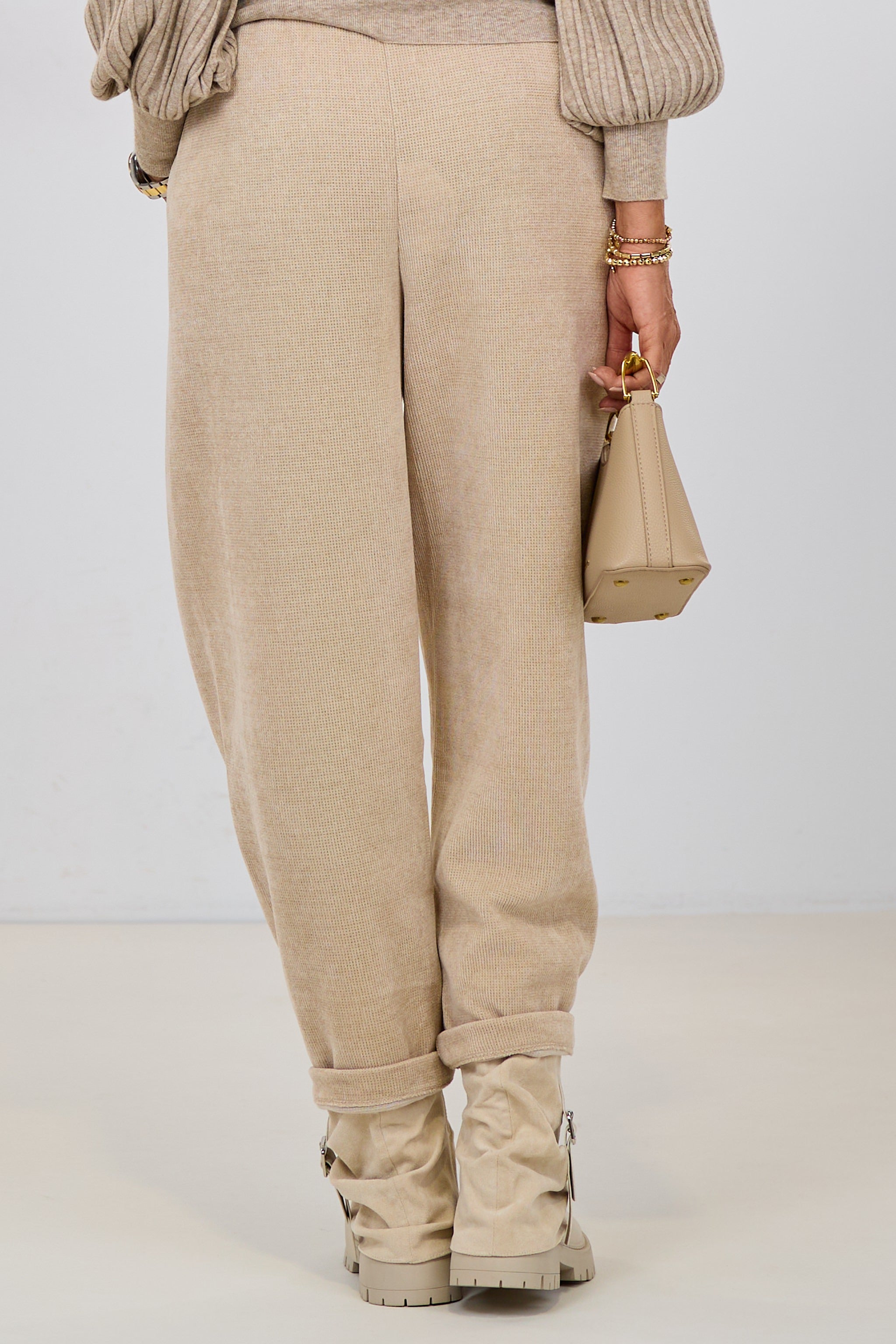 Samtige Hose mit Kordelzug, beige