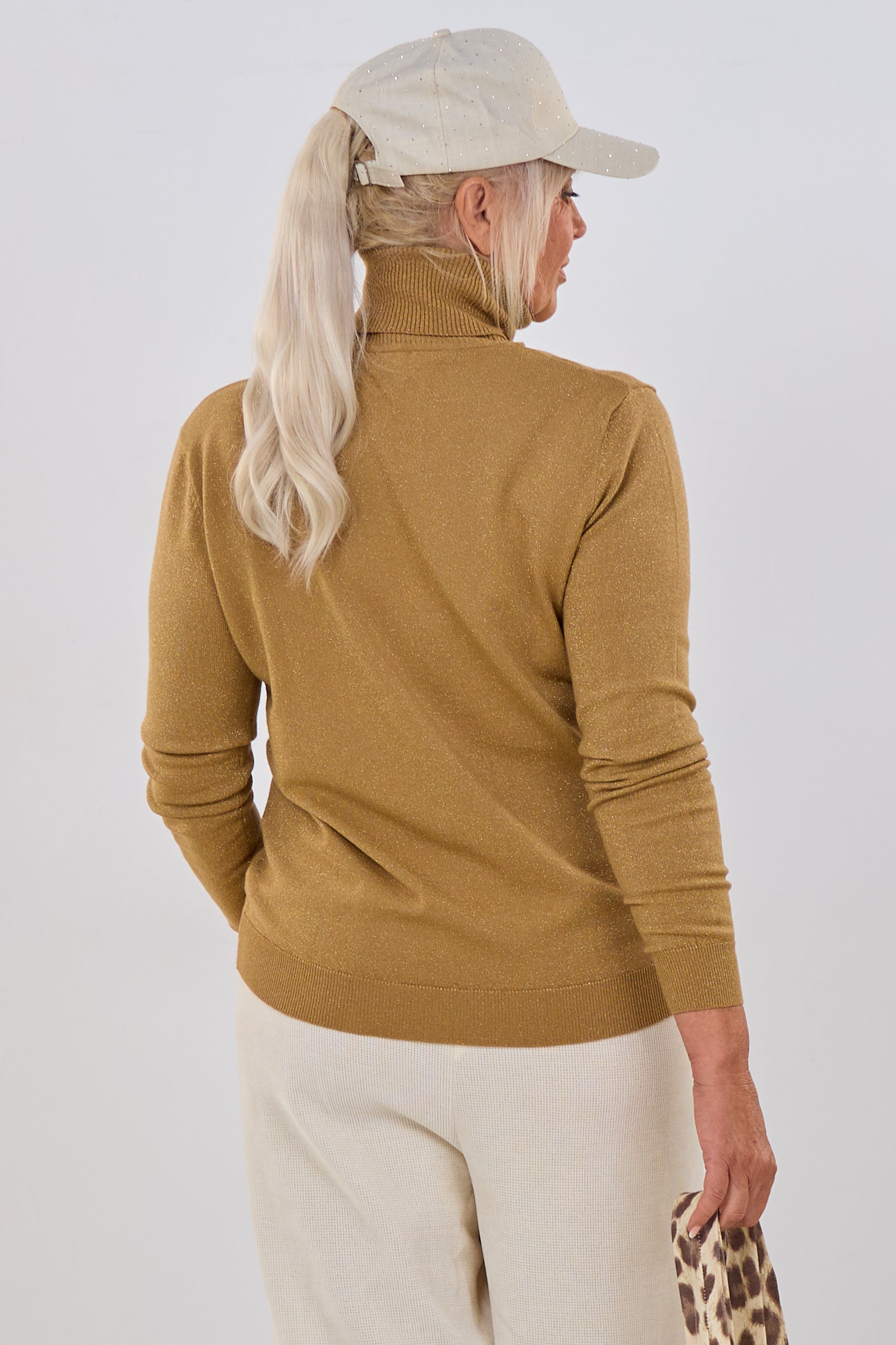 Rollkragenpulli mit Goldfaden, camel
