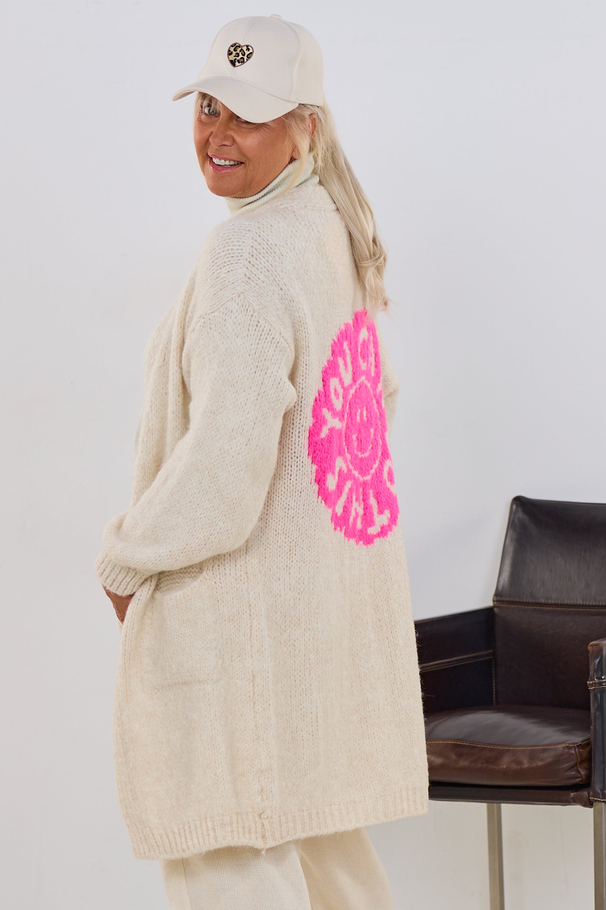 Strickjacke mit Smiley-Mandala, creme-pink