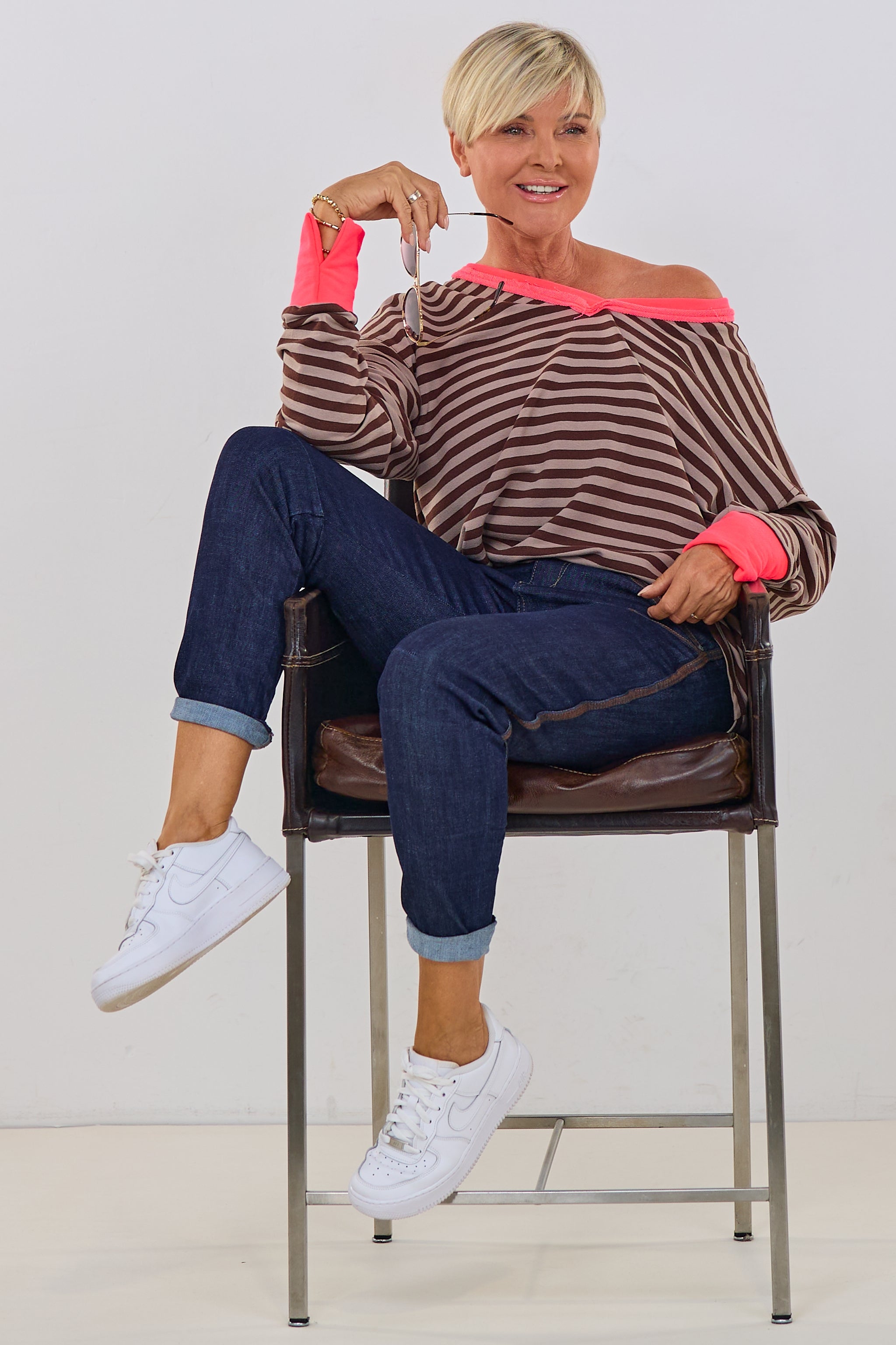 geringeltes Sweaty mit V-Ausschnitt, braun-taupe