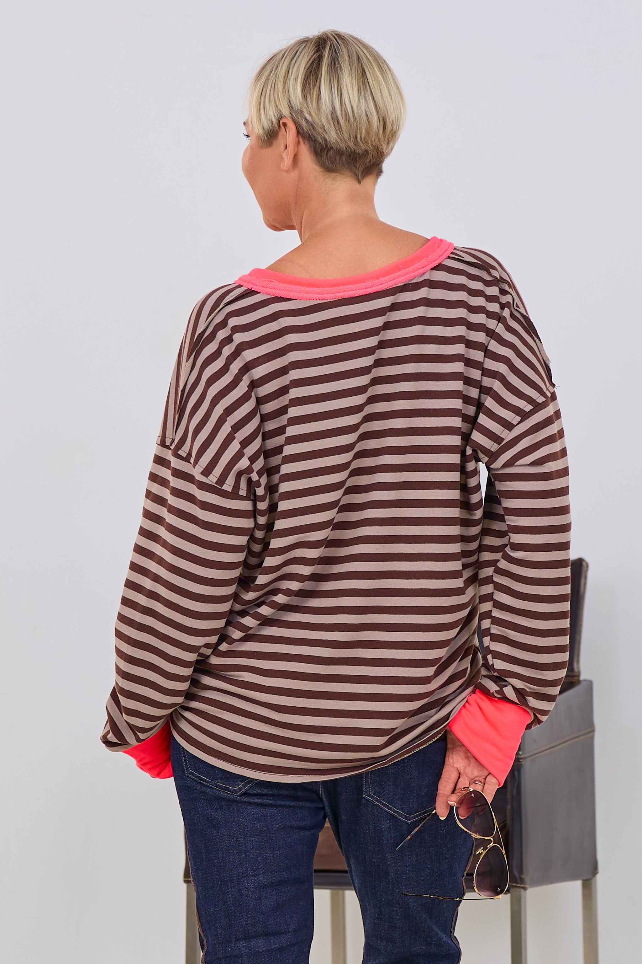 geringeltes Sweaty mit V-Ausschnitt, braun-taupe