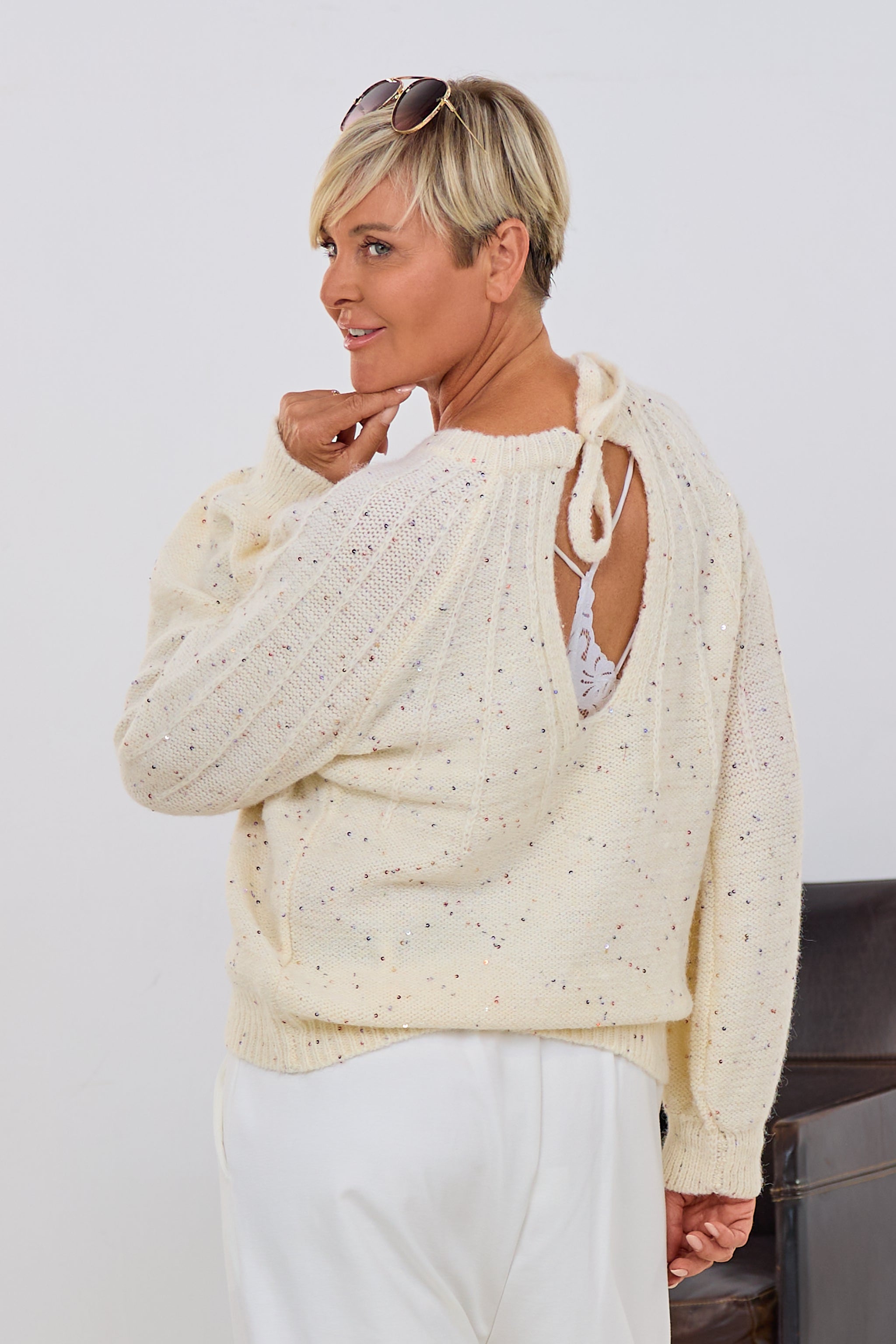 Strickpulli mit Raglanärmeln und Pailletten, creme