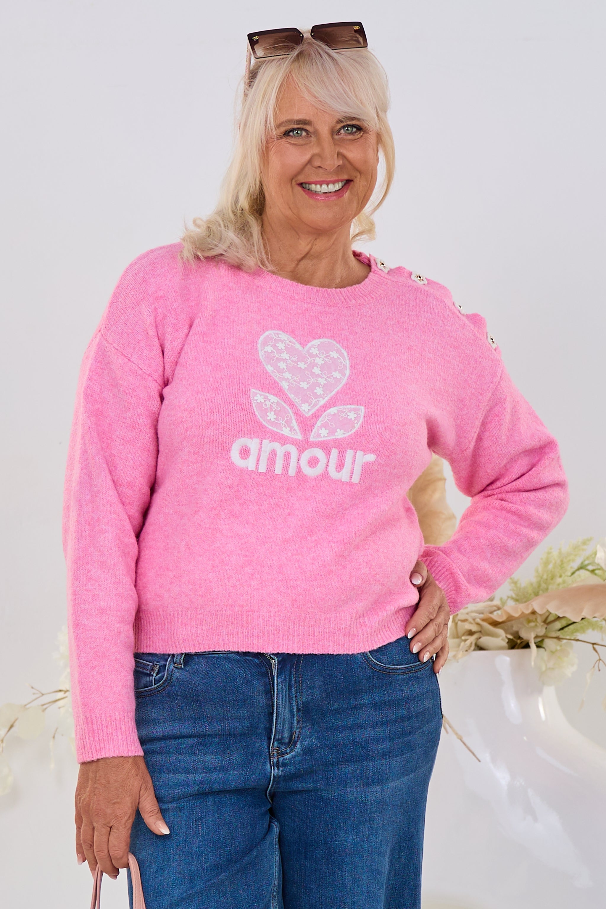 Strickpulli amour mit Blumenknöpfen, rosa-melliert