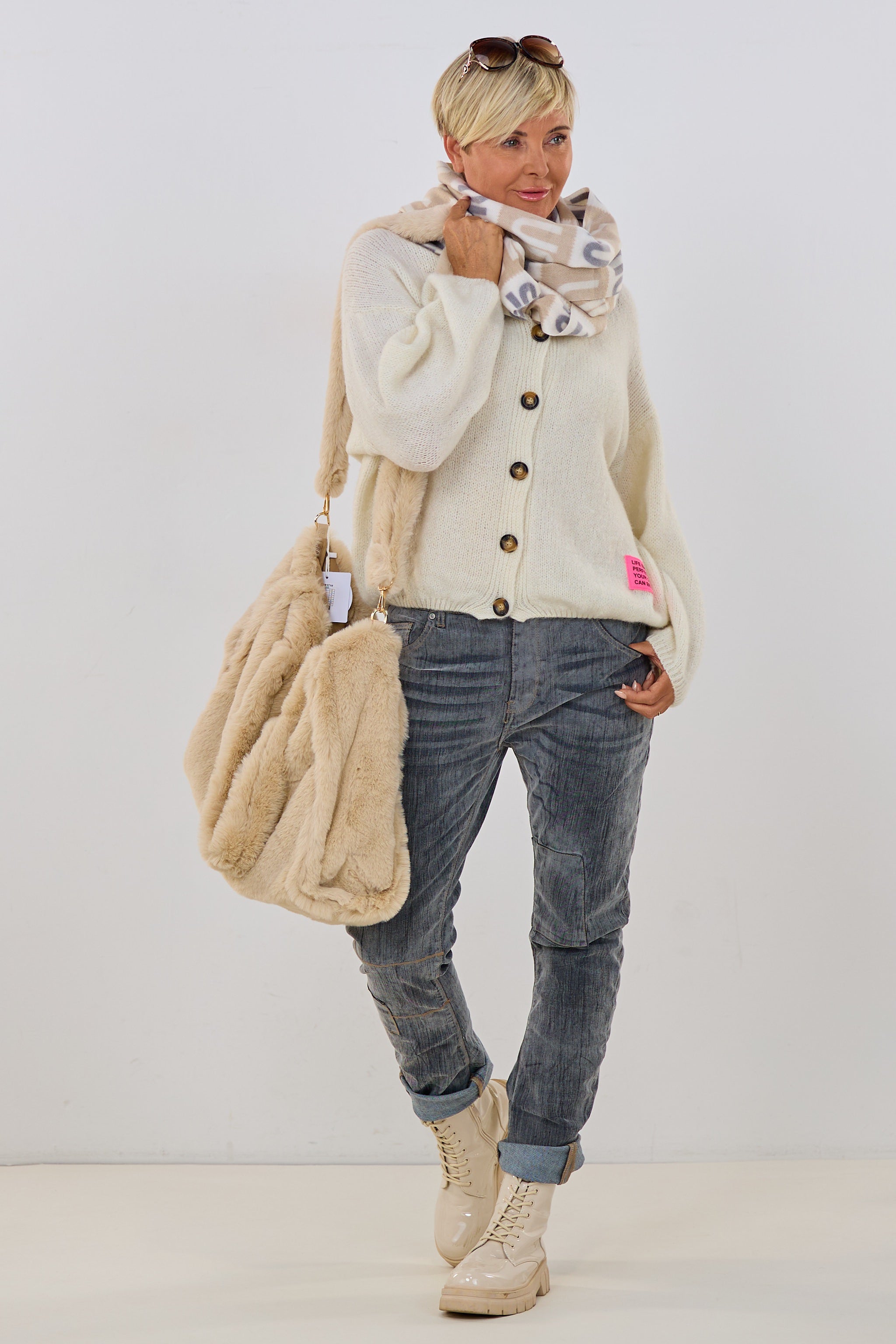 Cardigan mit naturfarbenen Knöpfen, creme