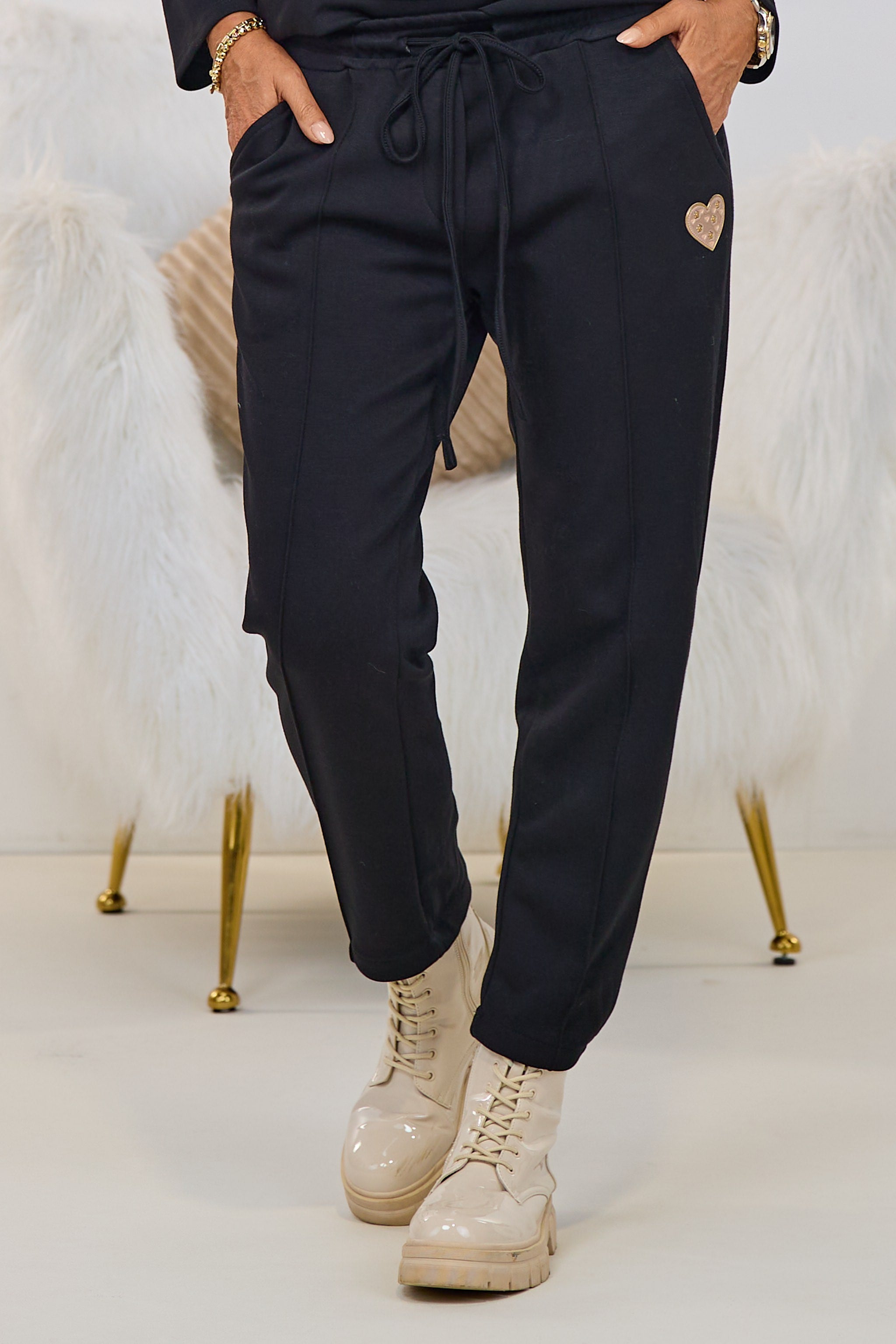 Cozy Hose mit kleinem Herz, schwarz