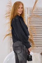 Cropped Bluse mit aufgesetzten Taschen, schwarz