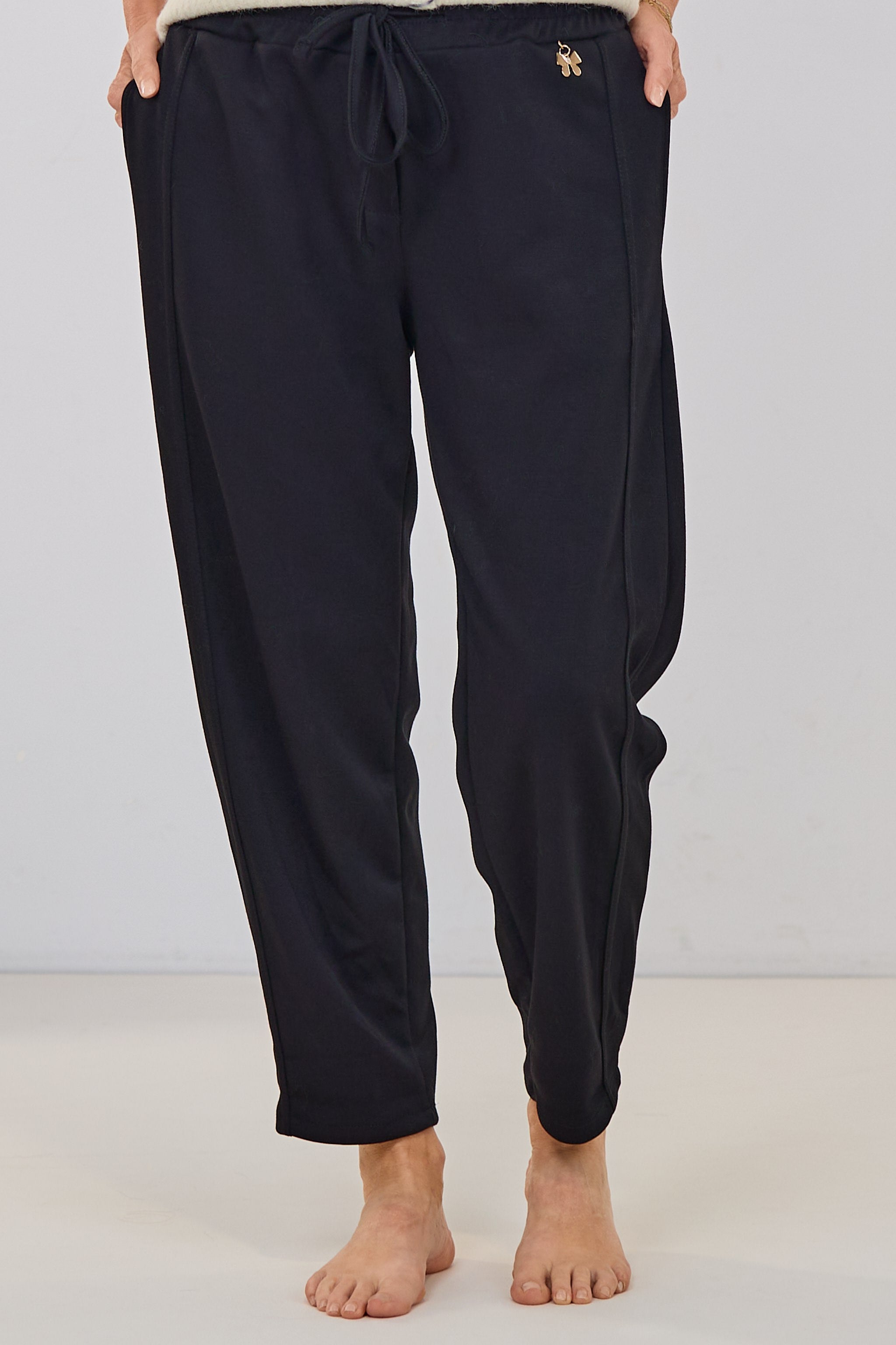 Cozy Hose mit goldenem Schleifchen, schwarz