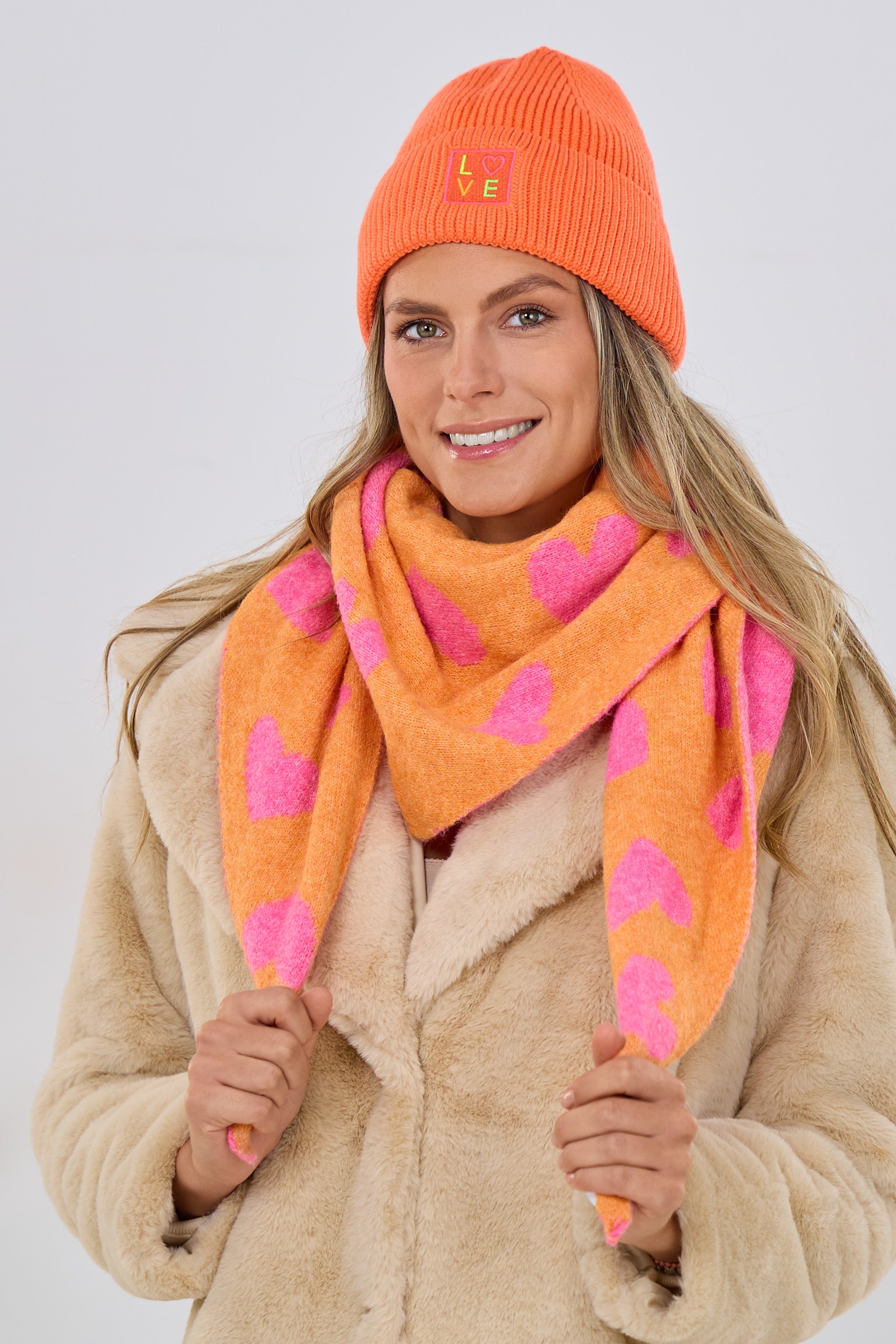 gestrickter Wendeschal, orange-rosa meliert