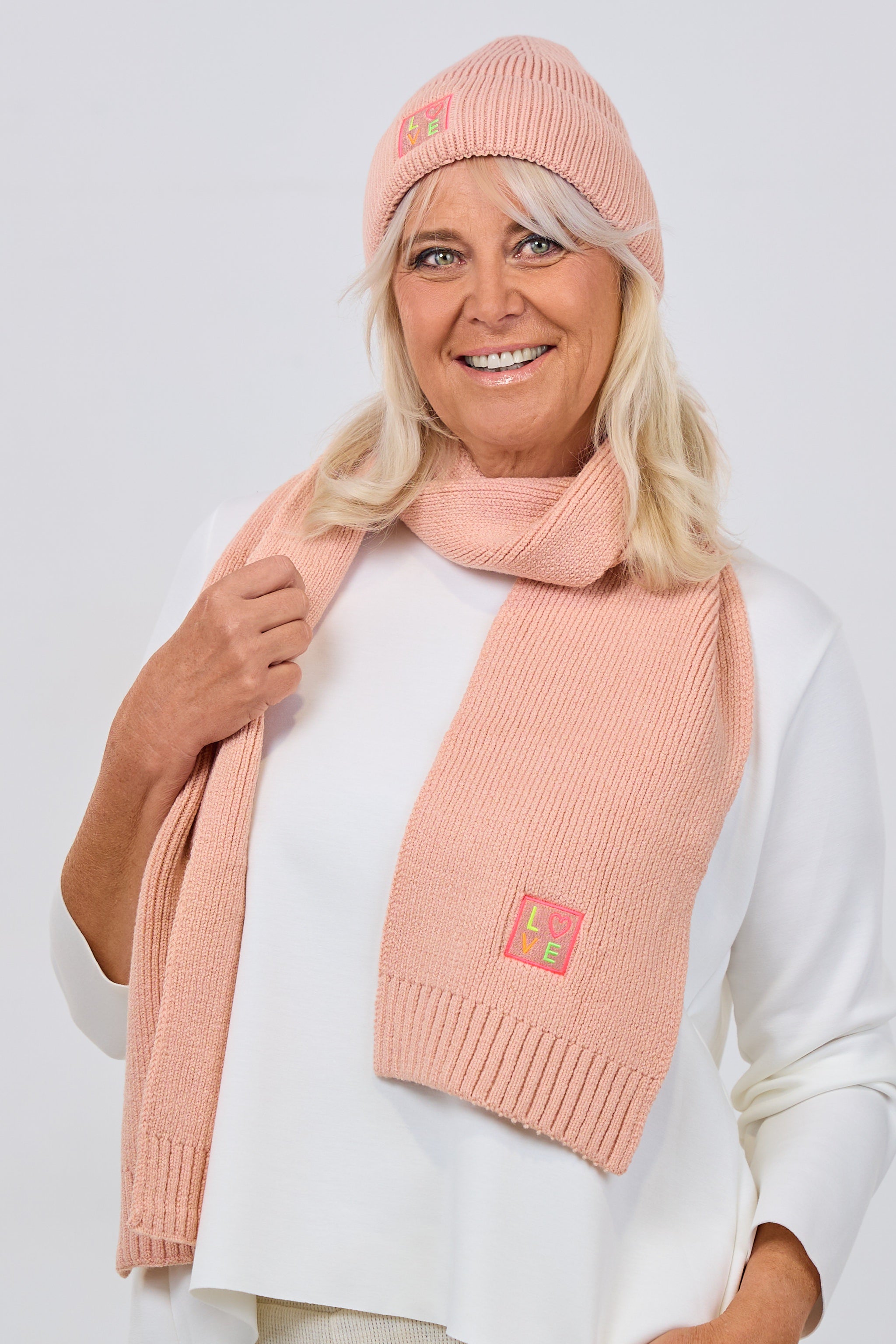 Set Mütze und Schal mit LOVE-Patch, altrosa