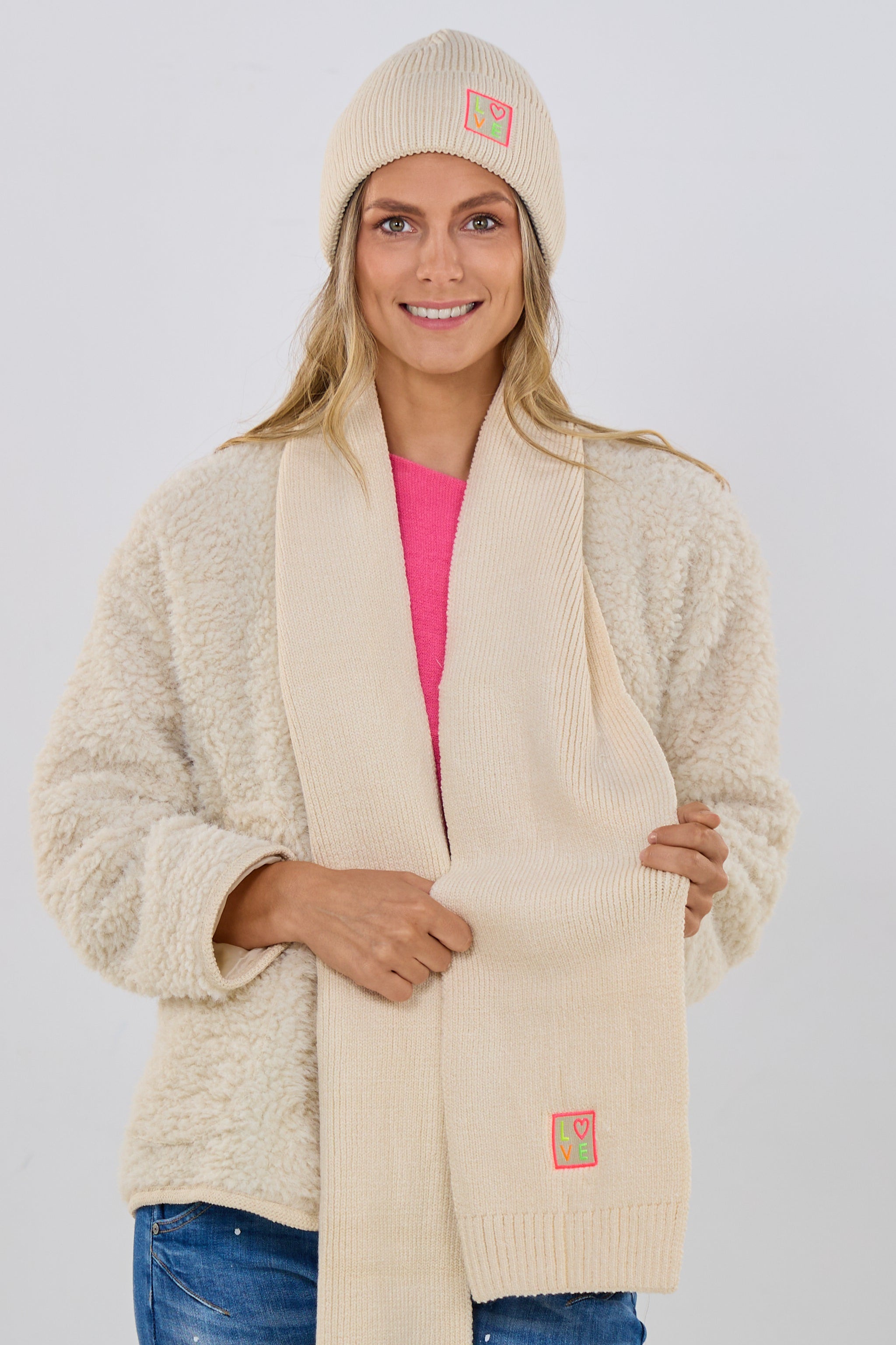 Set Mütze und Schal mit LOVE-Patch, creme