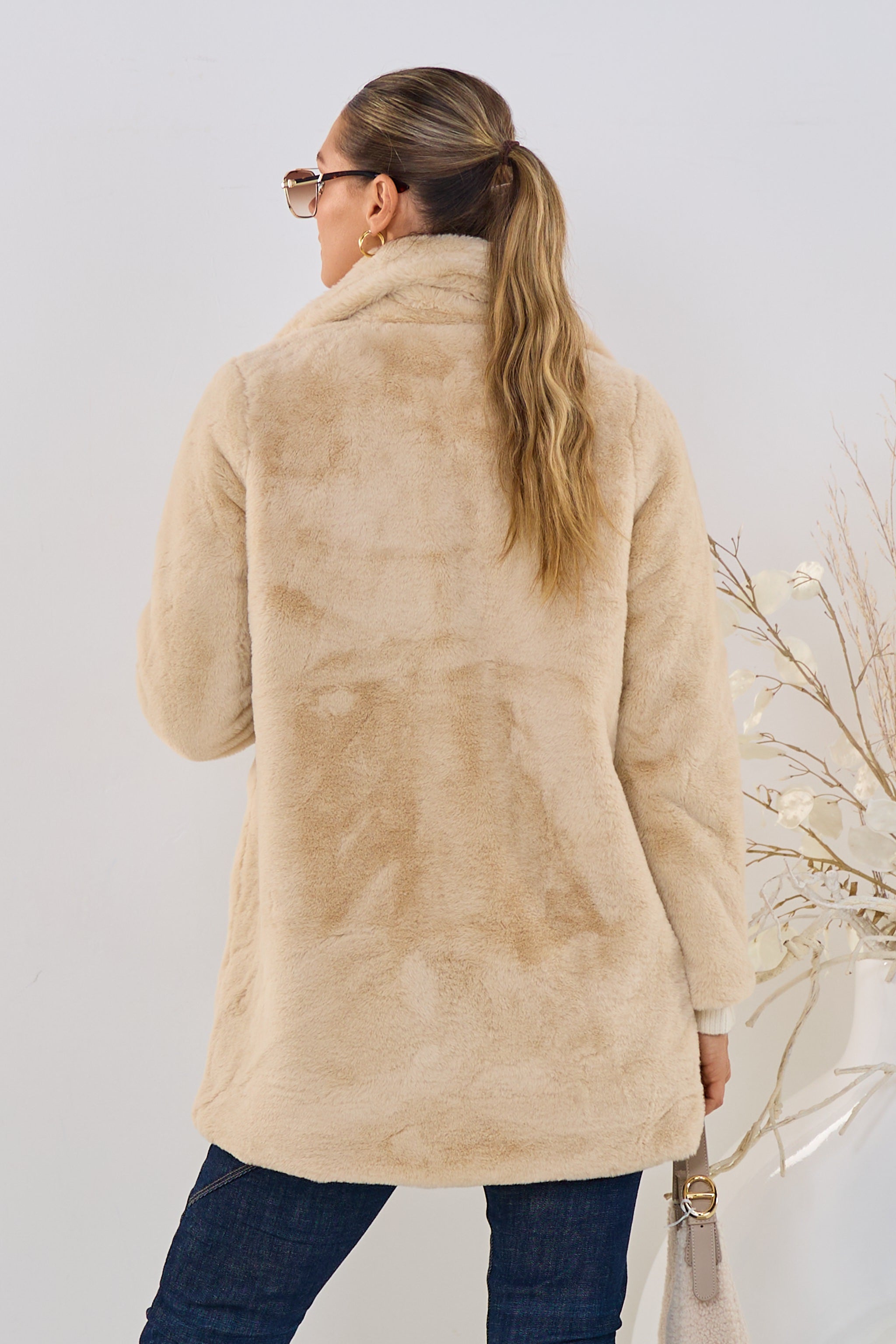 Kurzmantel in Felloptik, beige