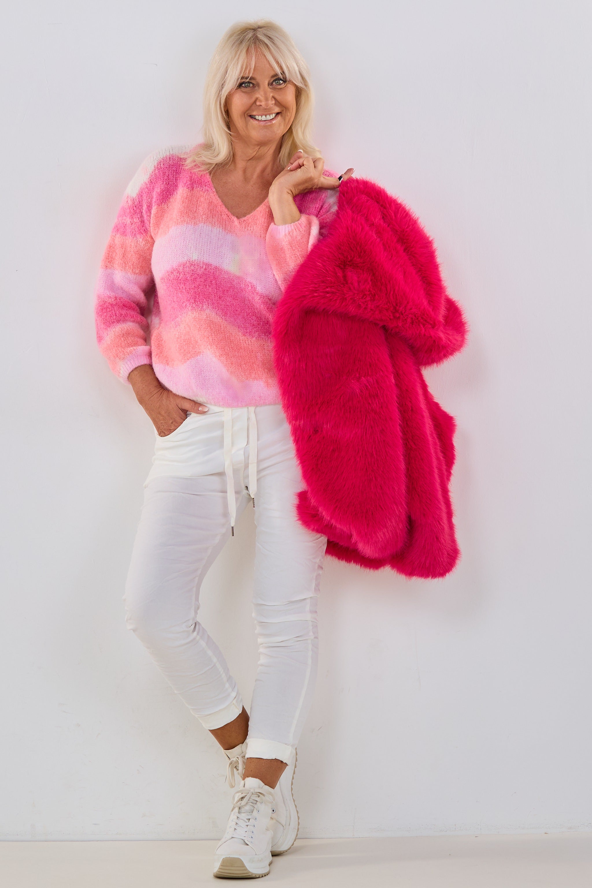 gemusterter Pulli mit V-Ausschnitt, rosa-apricot-ecru