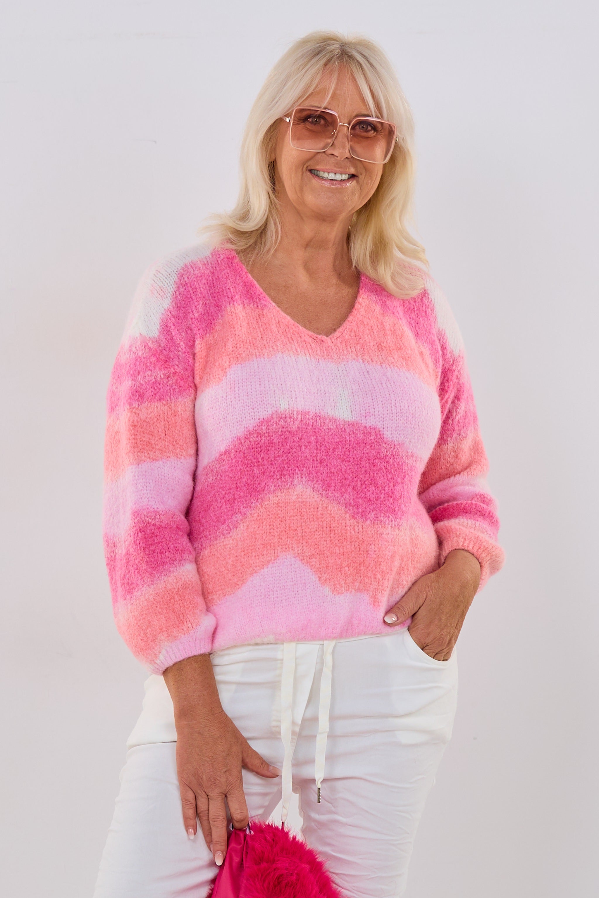 gemusterter Pulli mit V-Ausschnitt, rosa-apricot-ecru