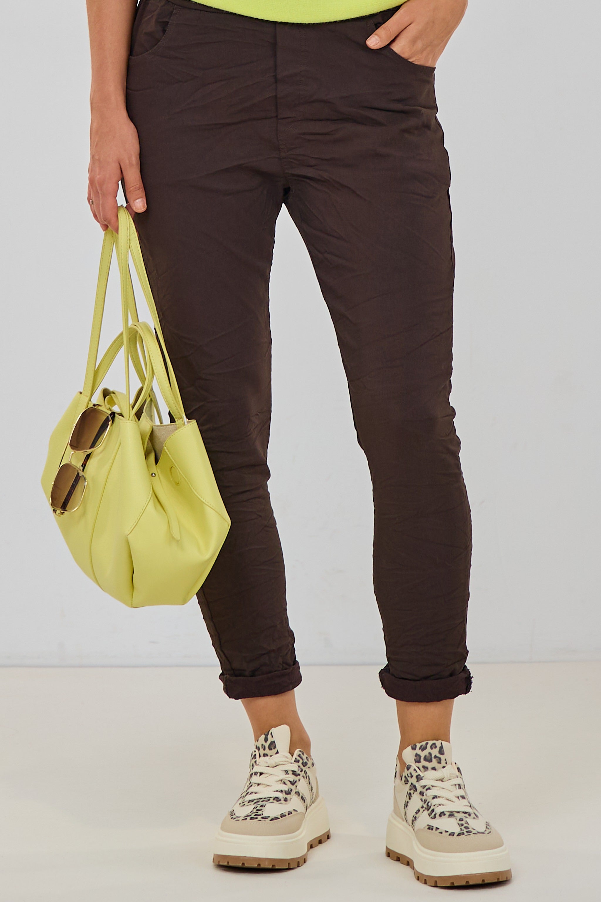 Hose mit elastischem Bund im Knitterlook, schoko