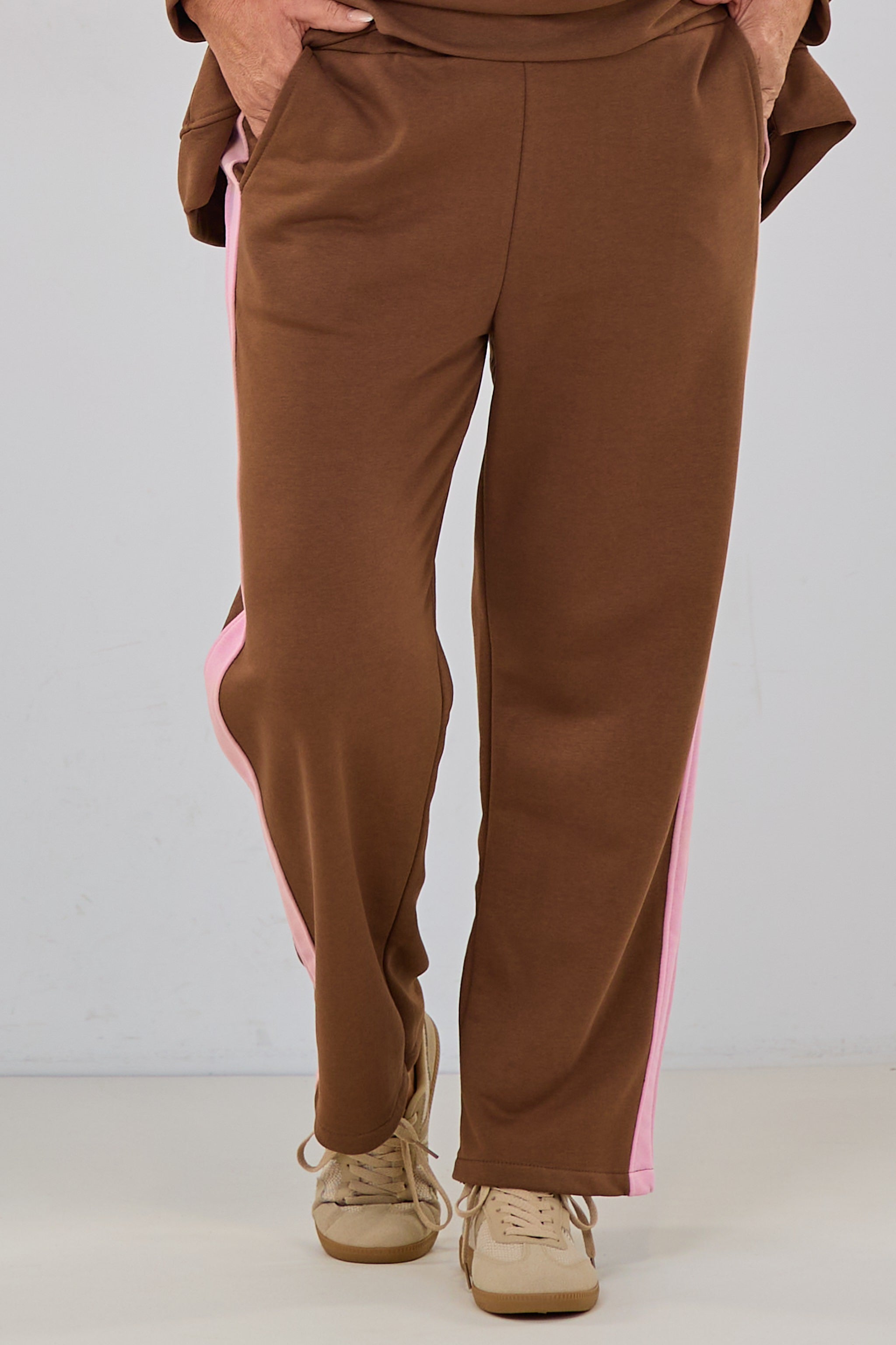 Sweathose mit weitem Bein und Streifen, braun-rosa