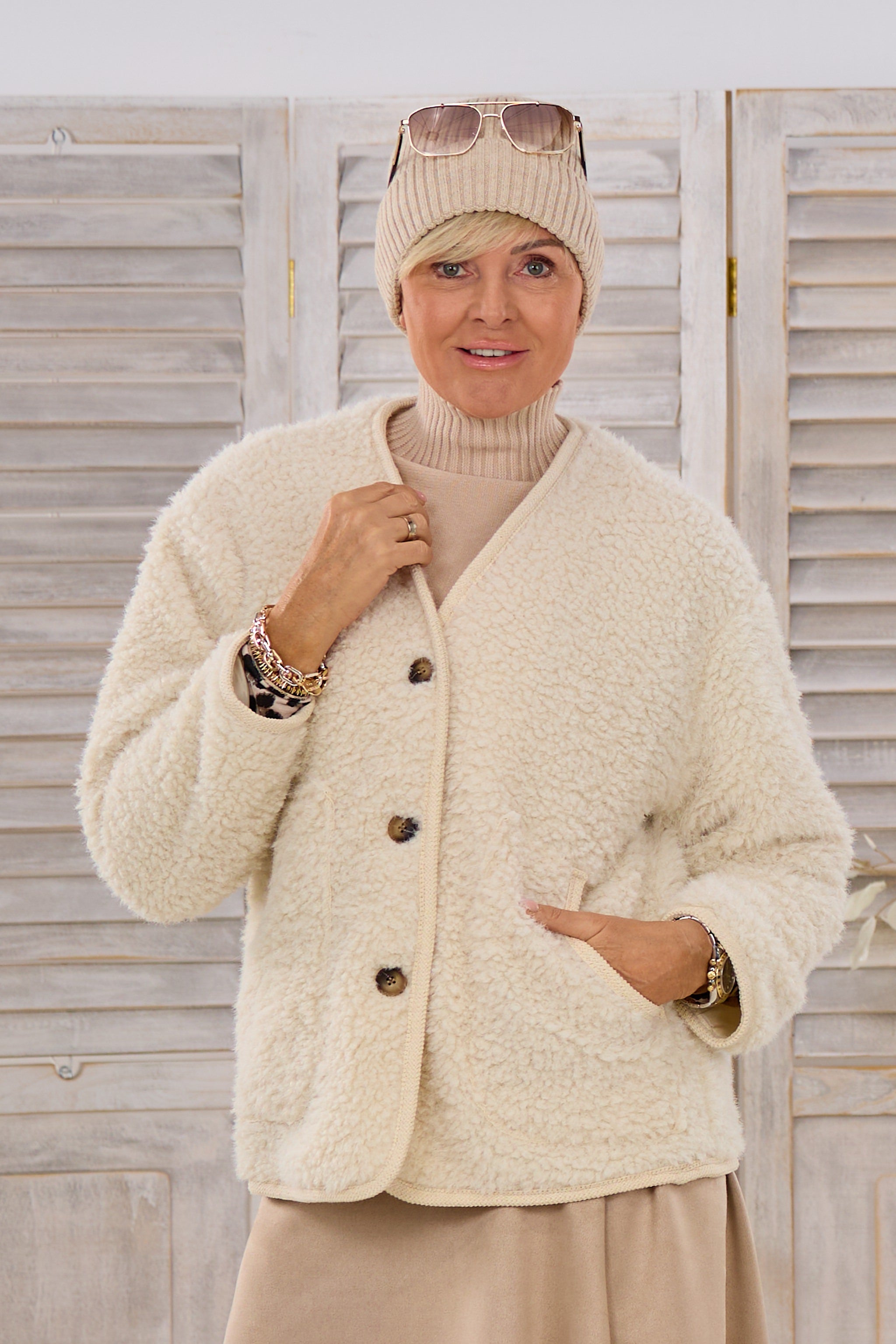 Leichte Jacke mit Teddyfell, beige