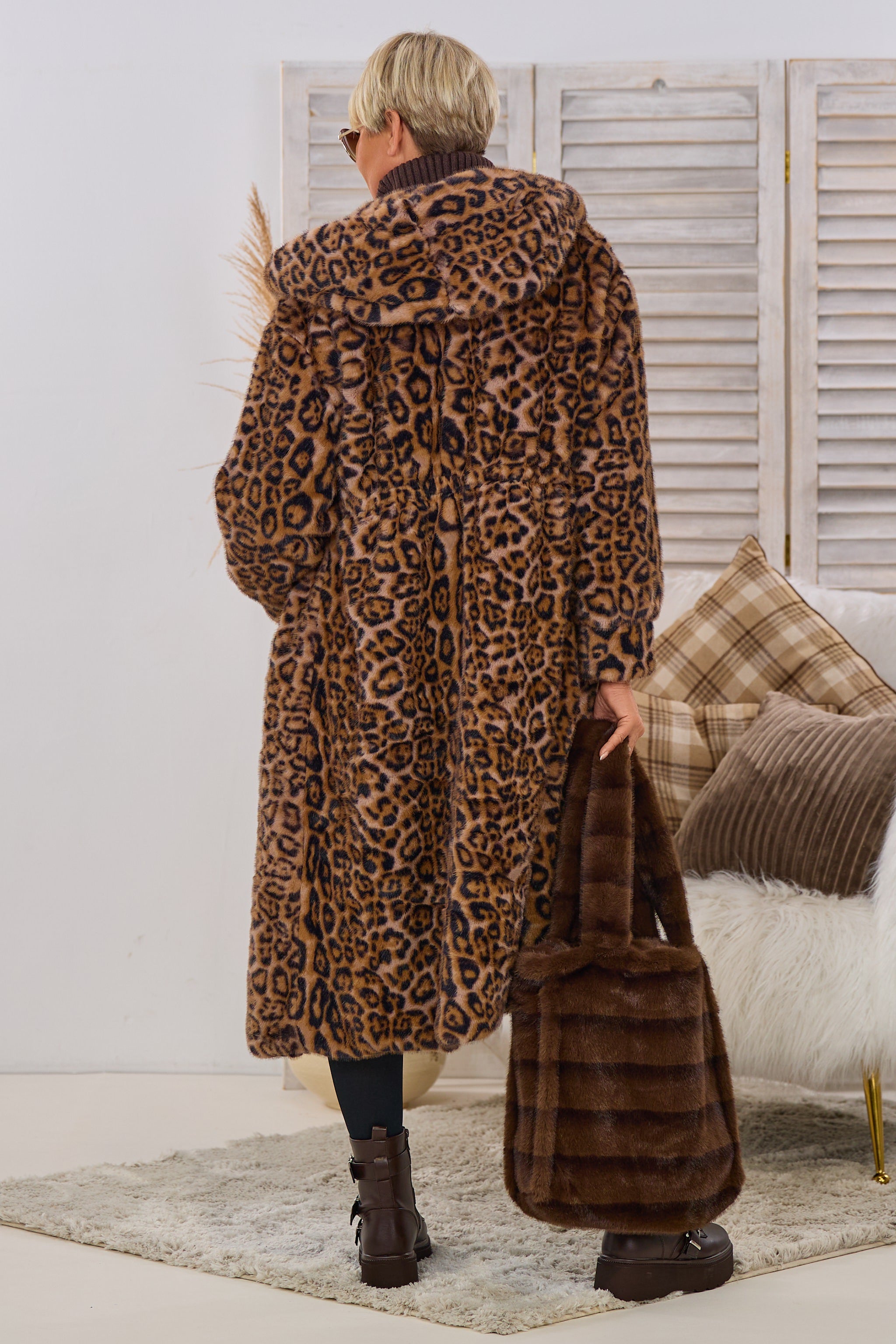 Weicher Mantel mit Kapuze im Leo-Design, leo