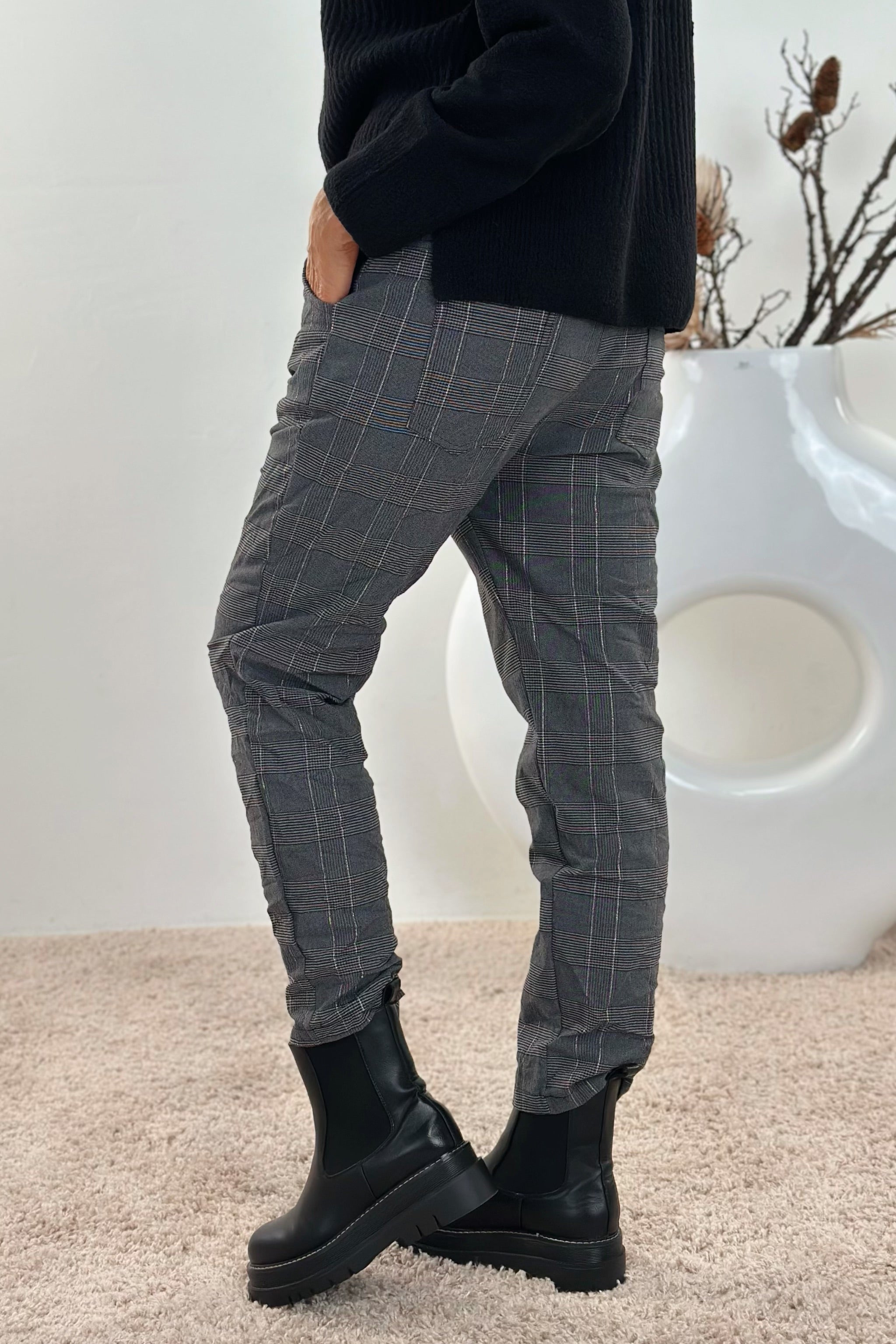 Karo-Hose im Knitterlook, anthrazit-schwarz