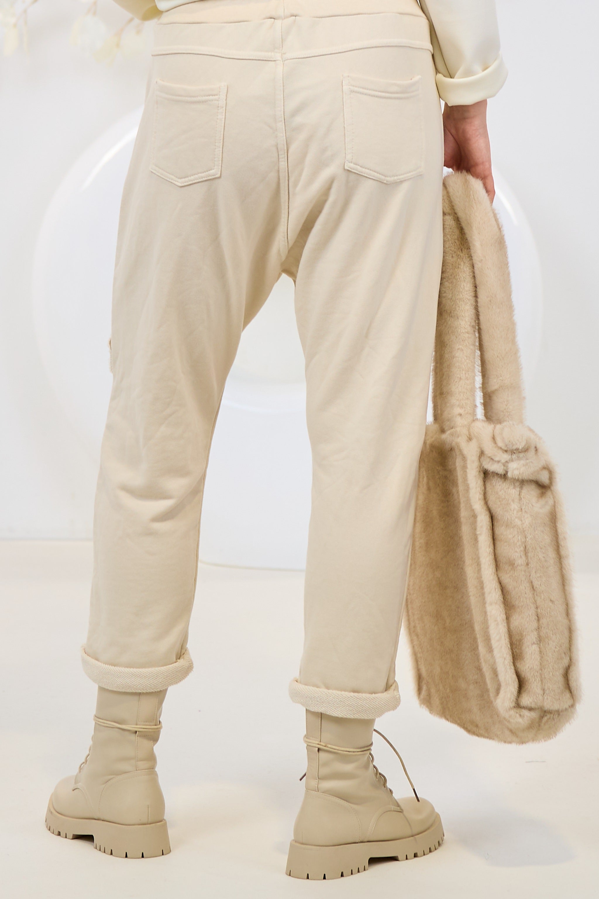 Baggy Hose mit schräger Naht, beige