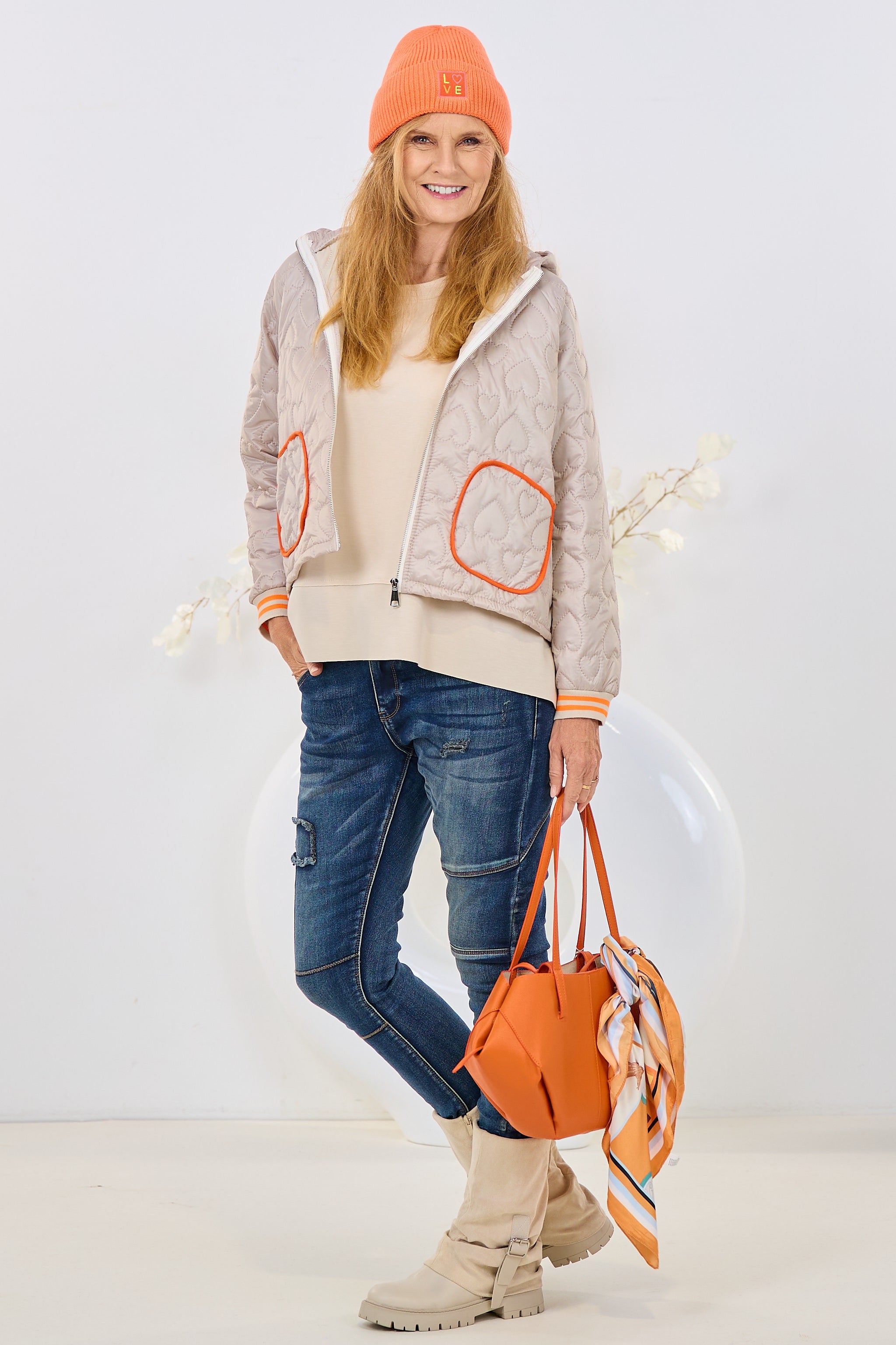 Steppjacke mit Kapuze und aufgesetzten Taschen, beige-orange