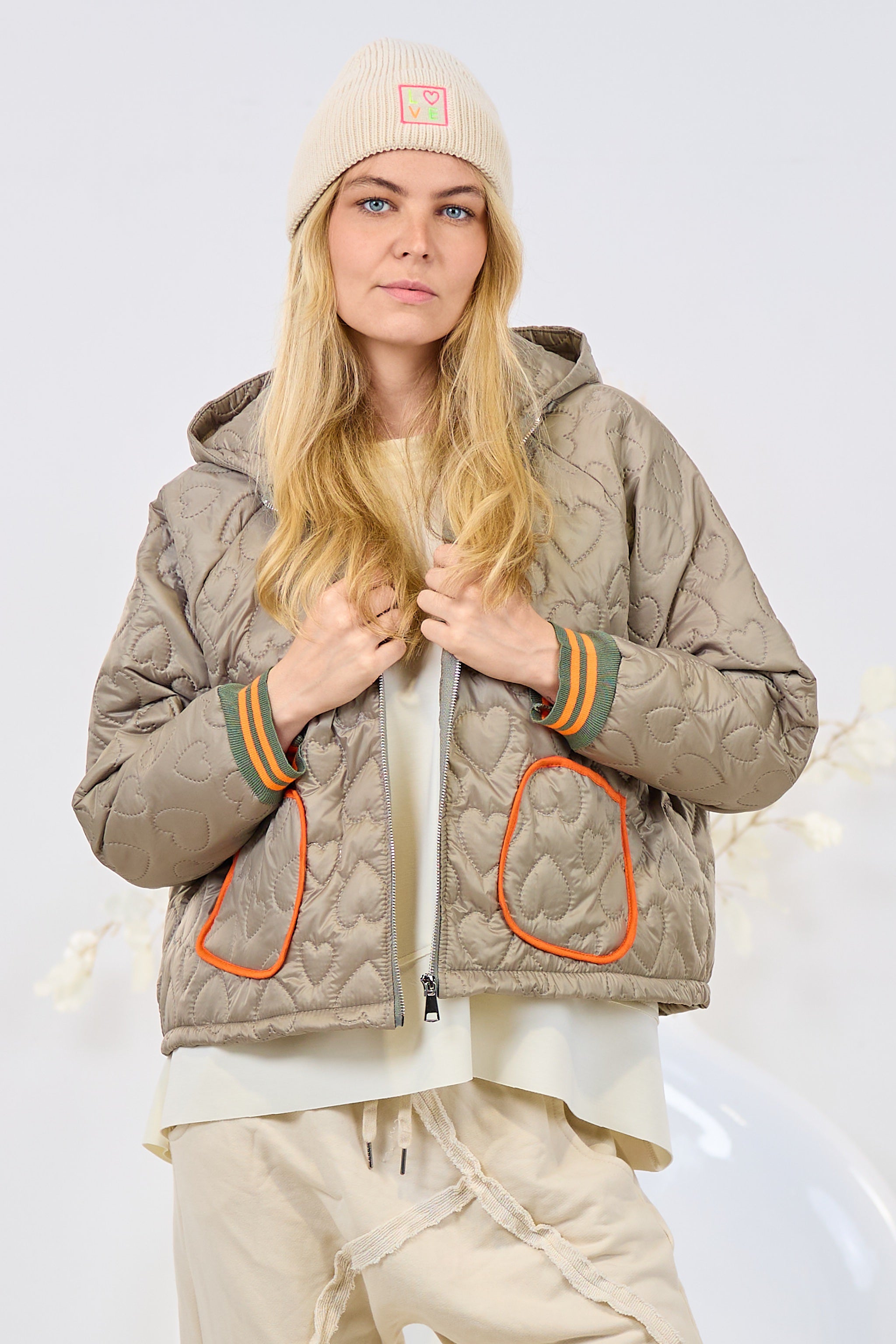 Steppjacke mit Kapuze und aufgesetzten Taschen, khaki-orange