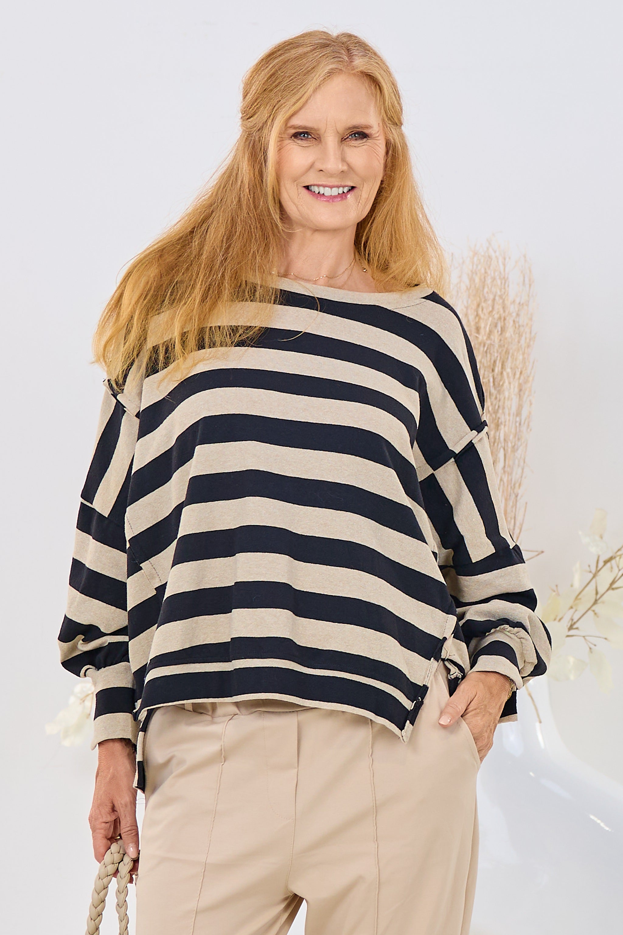 Pulli mit außenliegenden Nähten, schwarz-taupe