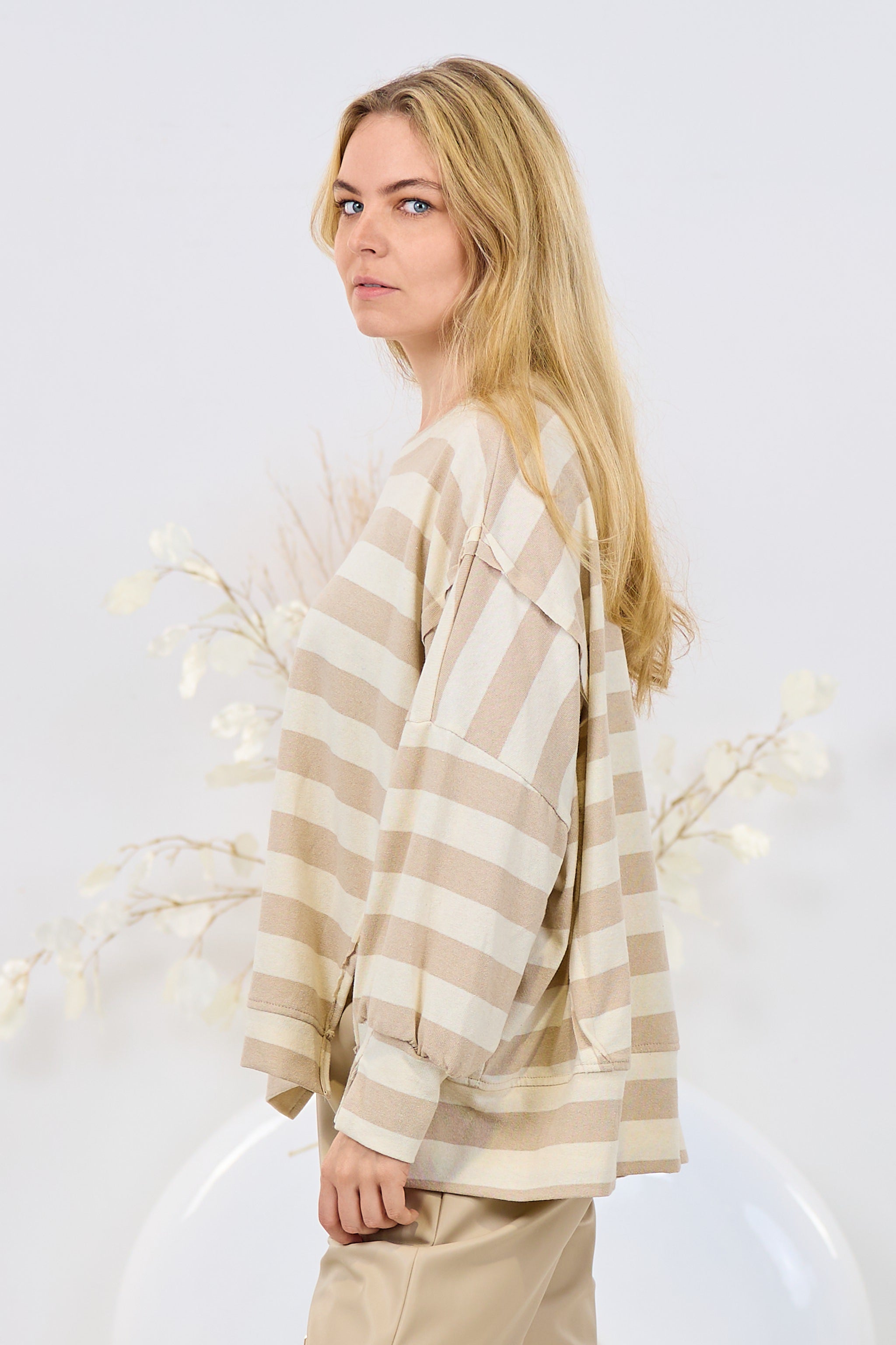 Pulli mit außenliegenden Nähten, beige-creme