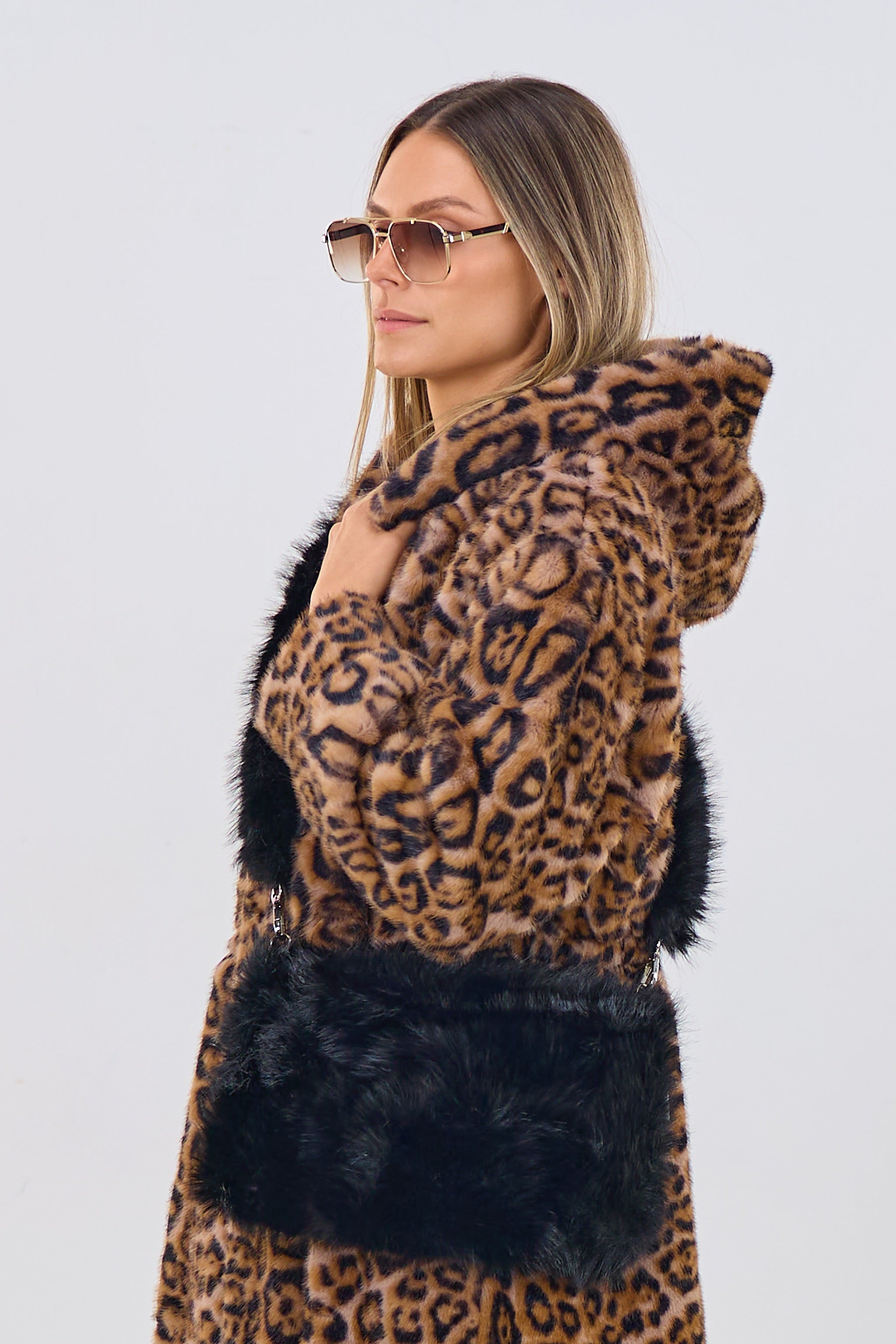 flauschige Umhängetasche mit Muff, schwarz