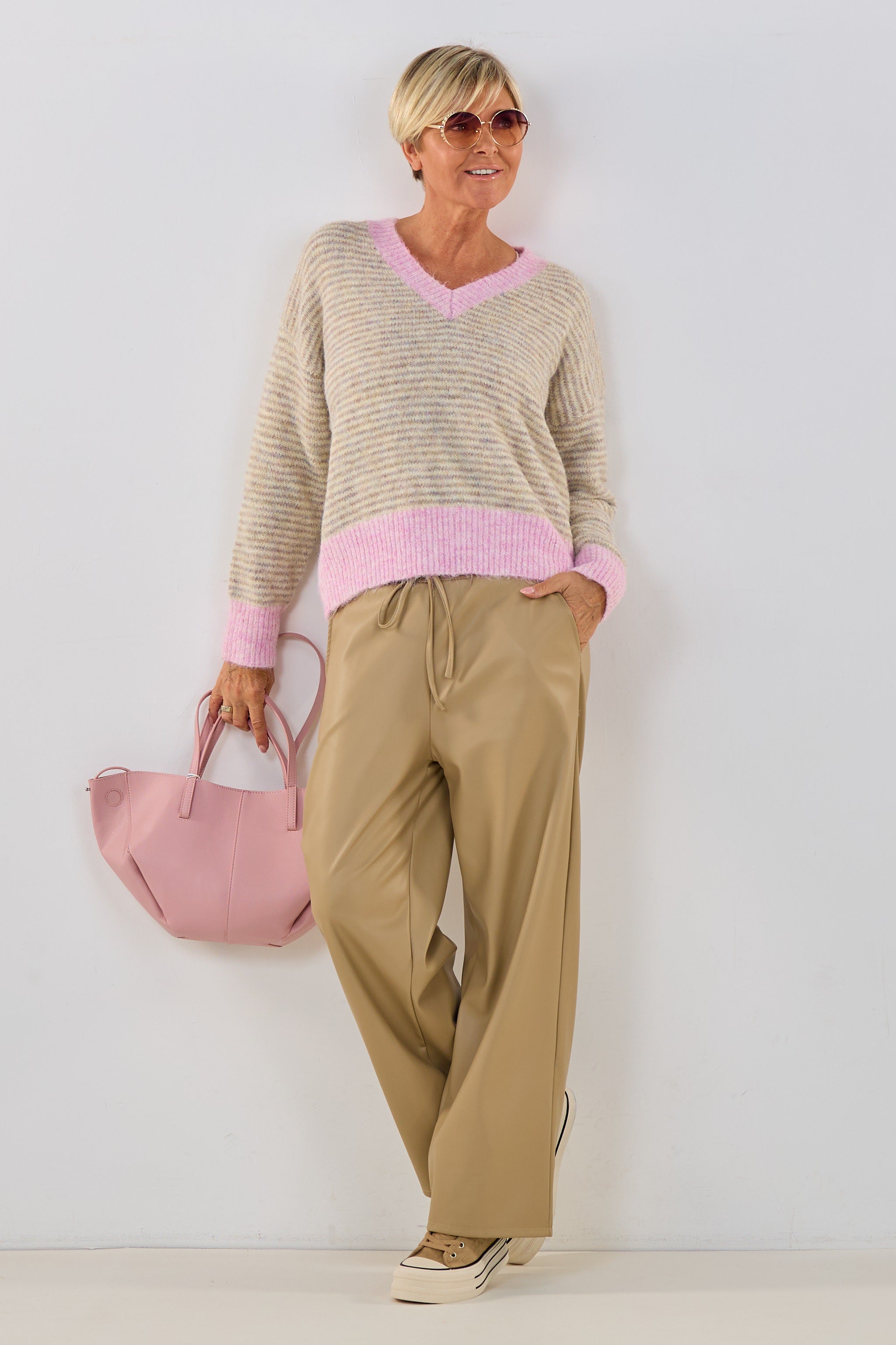 geringelter Pulli mit V-Ausschnitt, taupe-gelb-rosa