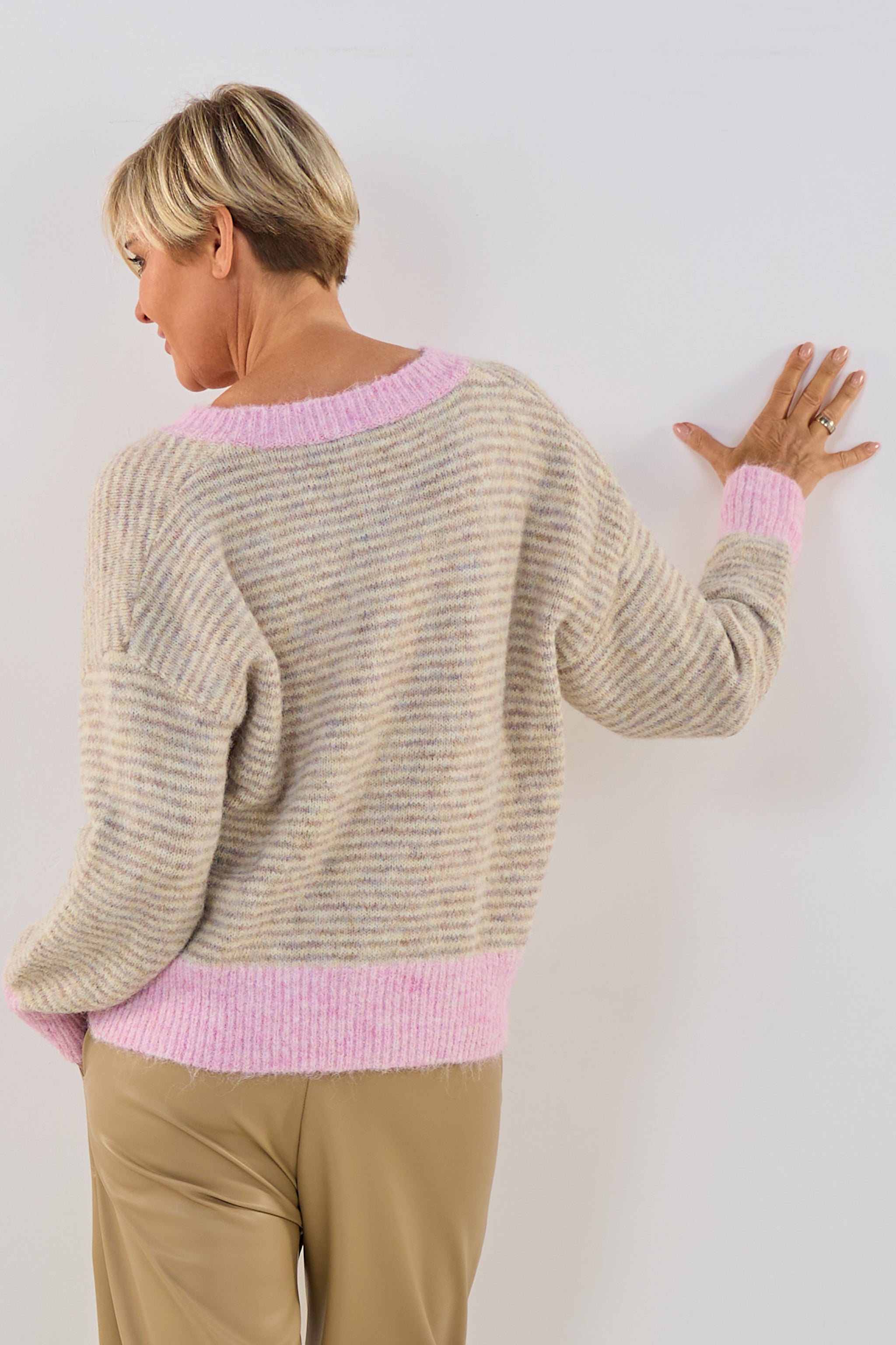 geringelter Pulli mit V-Ausschnitt, taupe-gelb-rosa