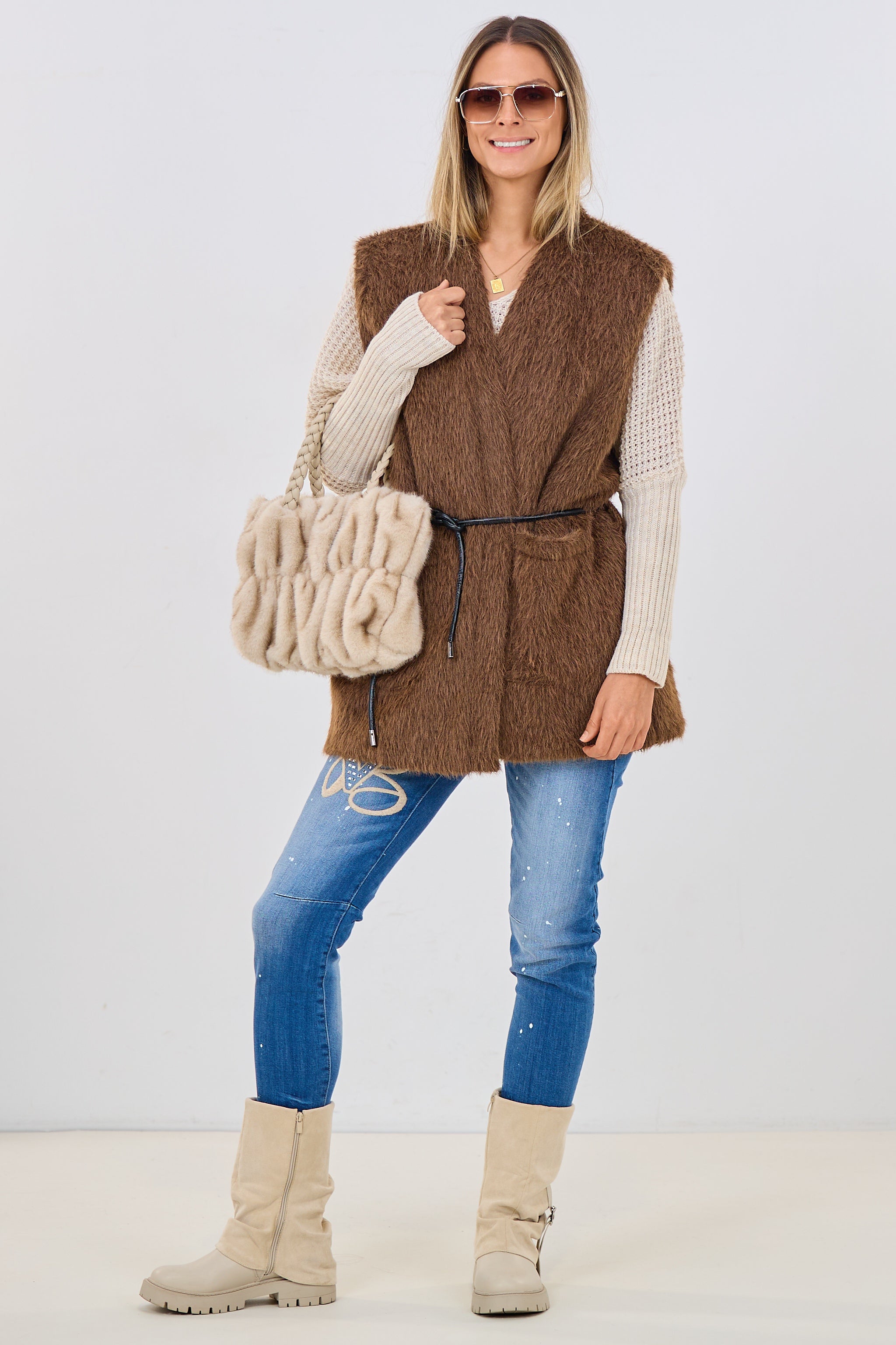 Flauschige Longweste mit Bindegürtel, braun