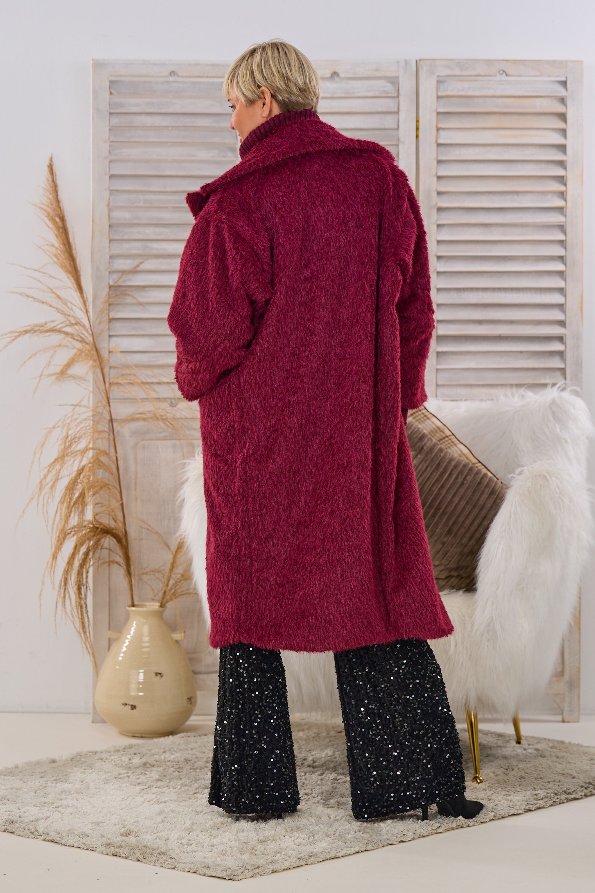 Kuscheliger Mantel in Felloptik, bordeaux