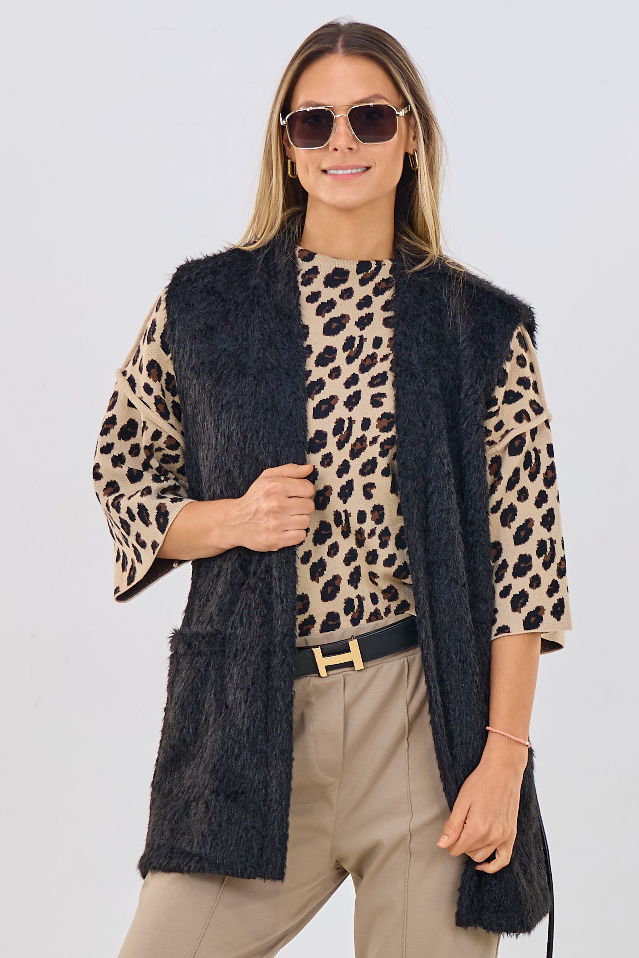 Flauschige Longweste mit Bindegürtel, schwarz