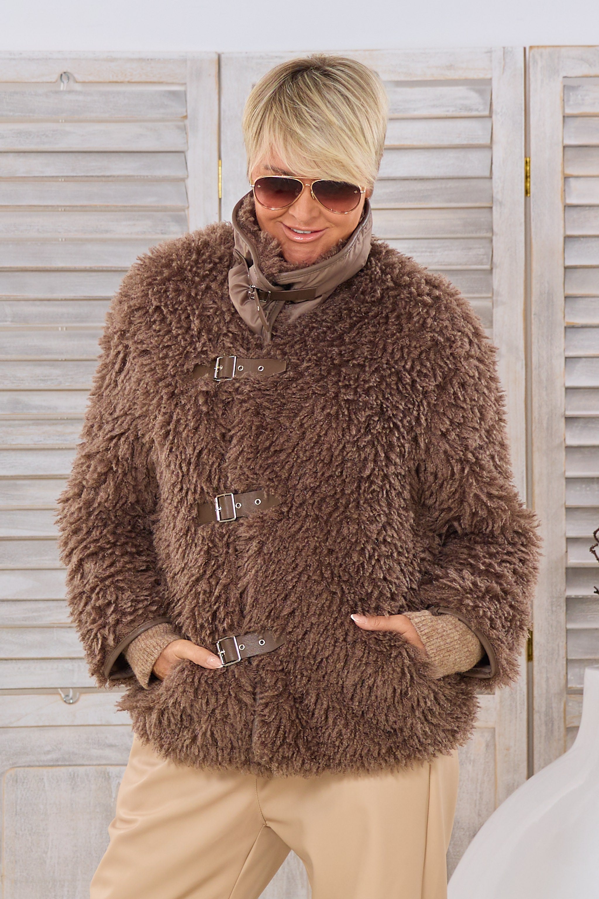 Felljacke mit Schnallen, braun