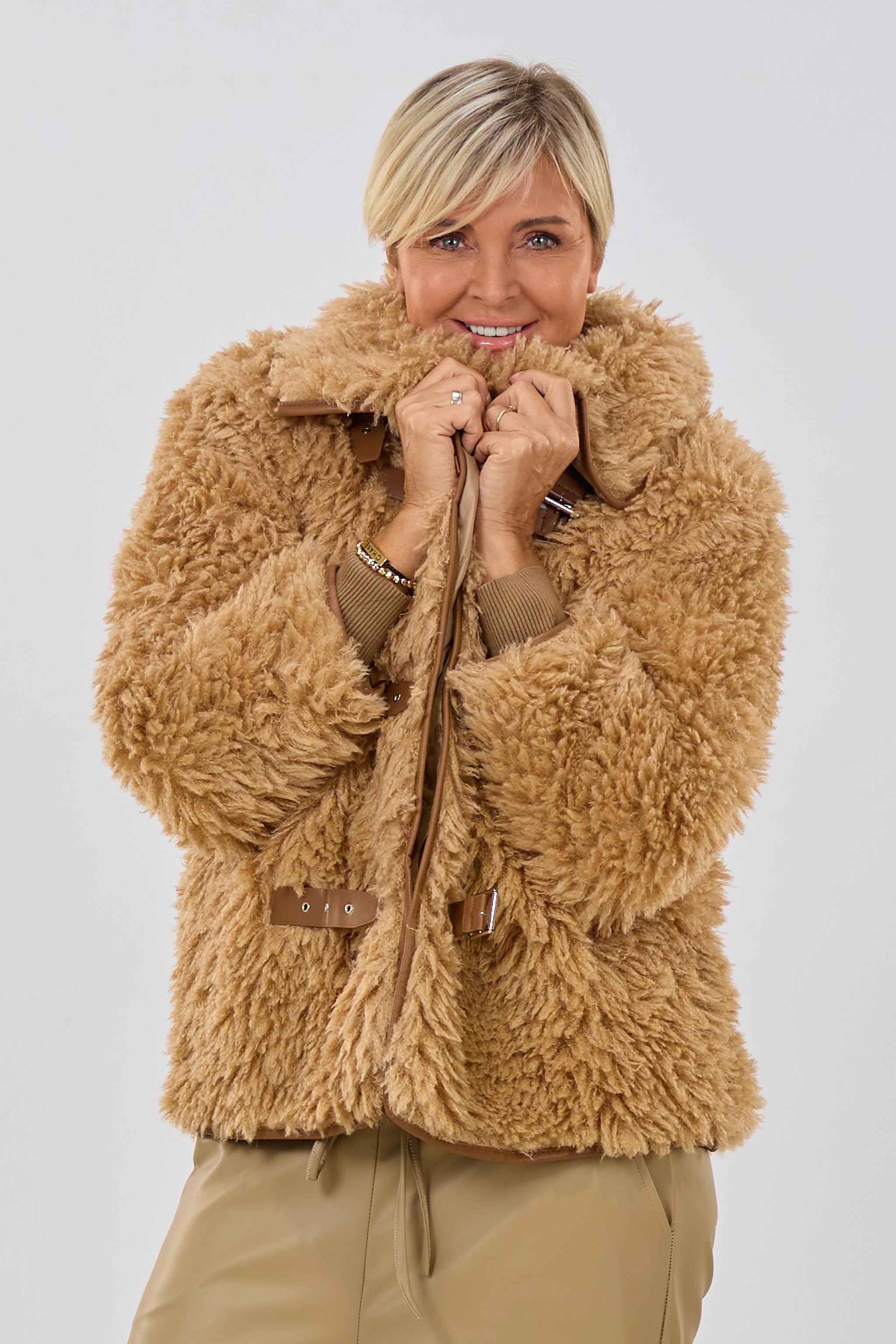 Felljacke mit Schnallen, camel