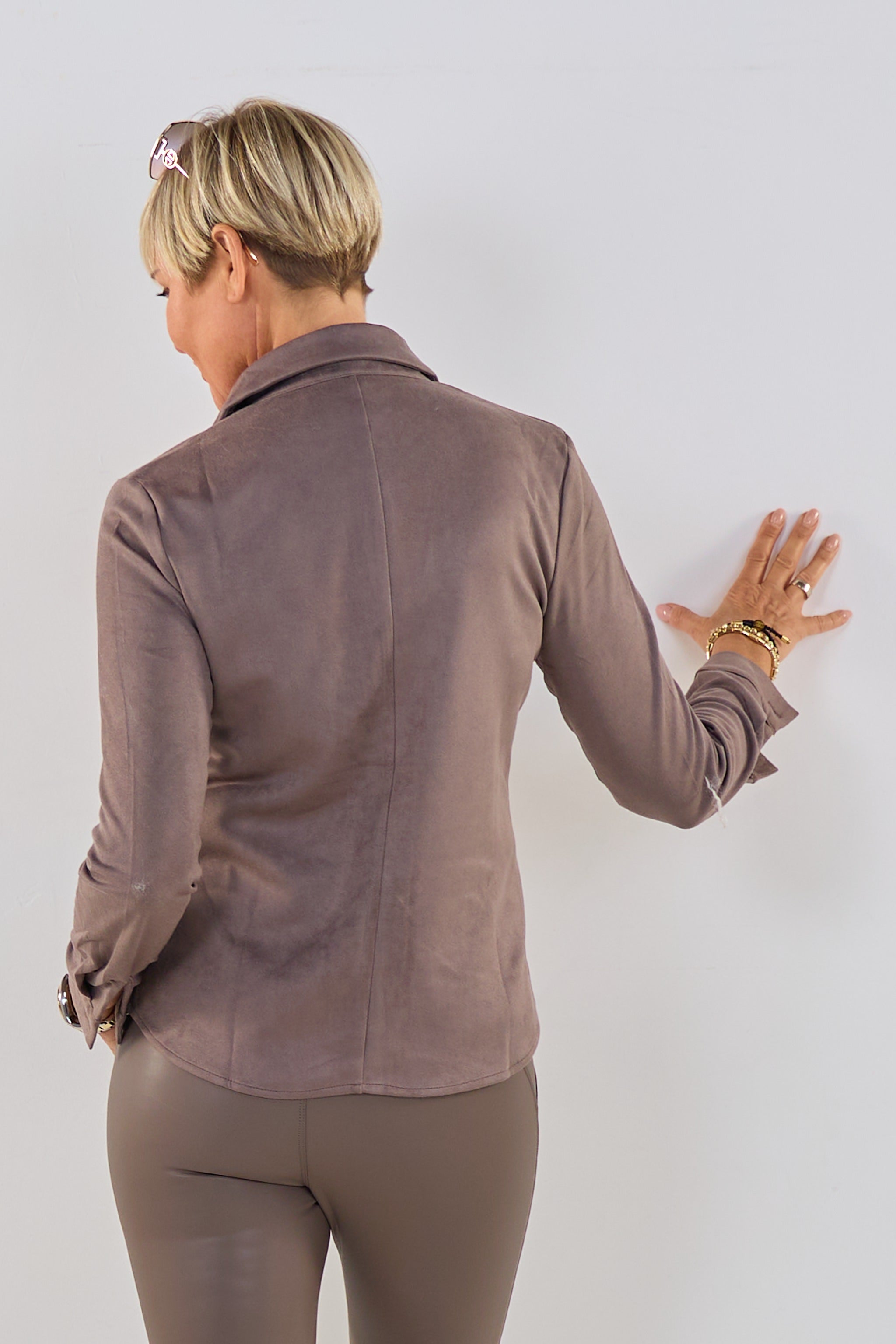Hemdbluse in Veloursleder-Optik, taupe