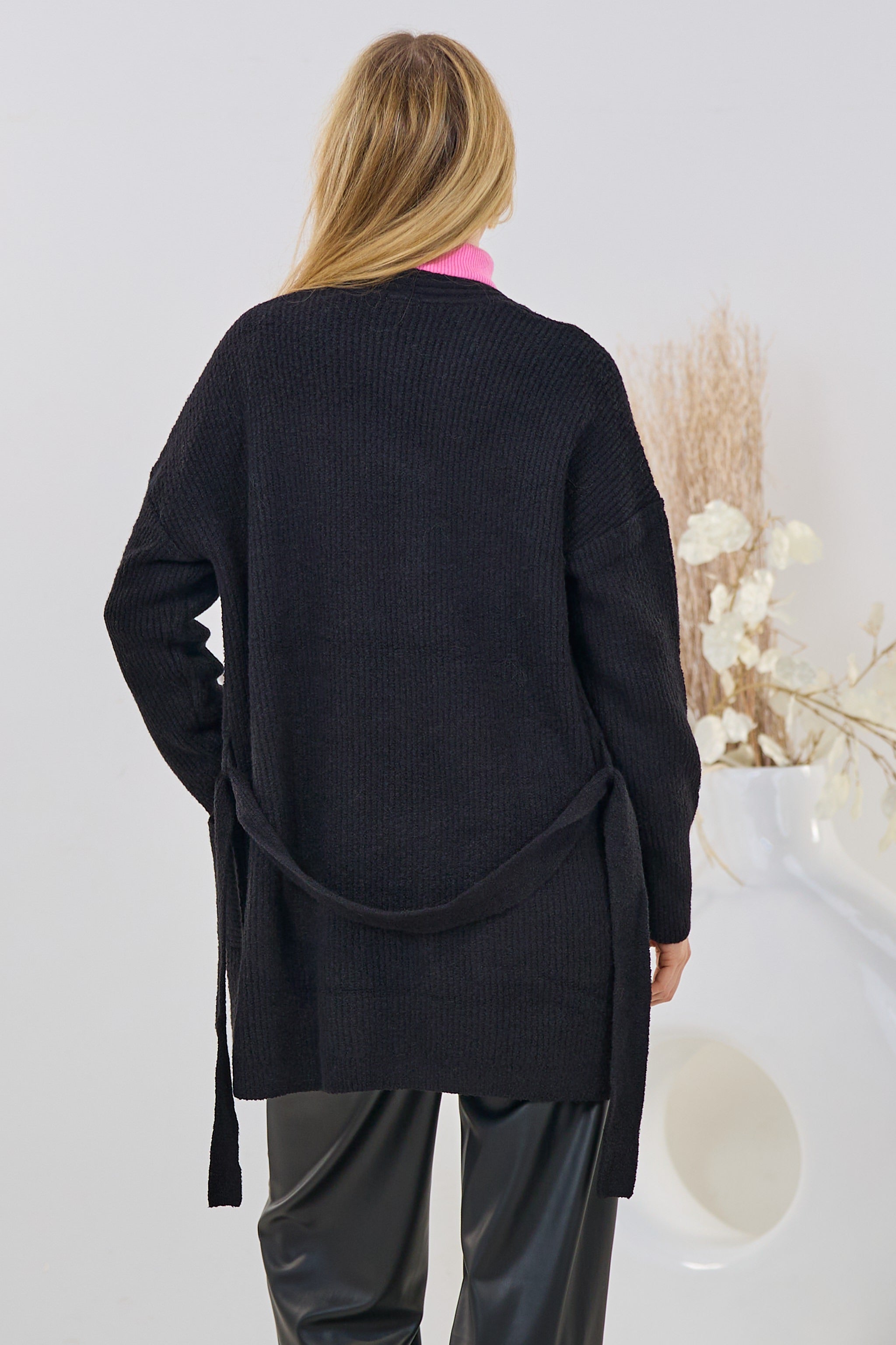 Strickjacke mit Taschen und Gürtel, schwarz