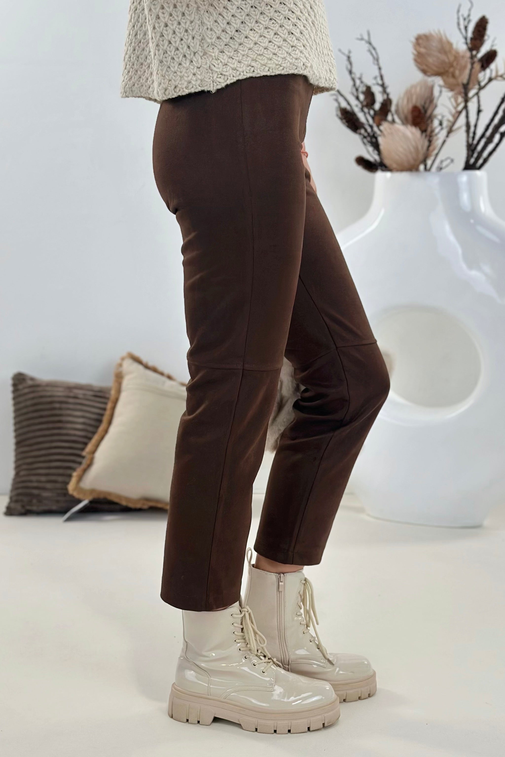 Highwaist Hose in Veloursleder-Optik, schoko