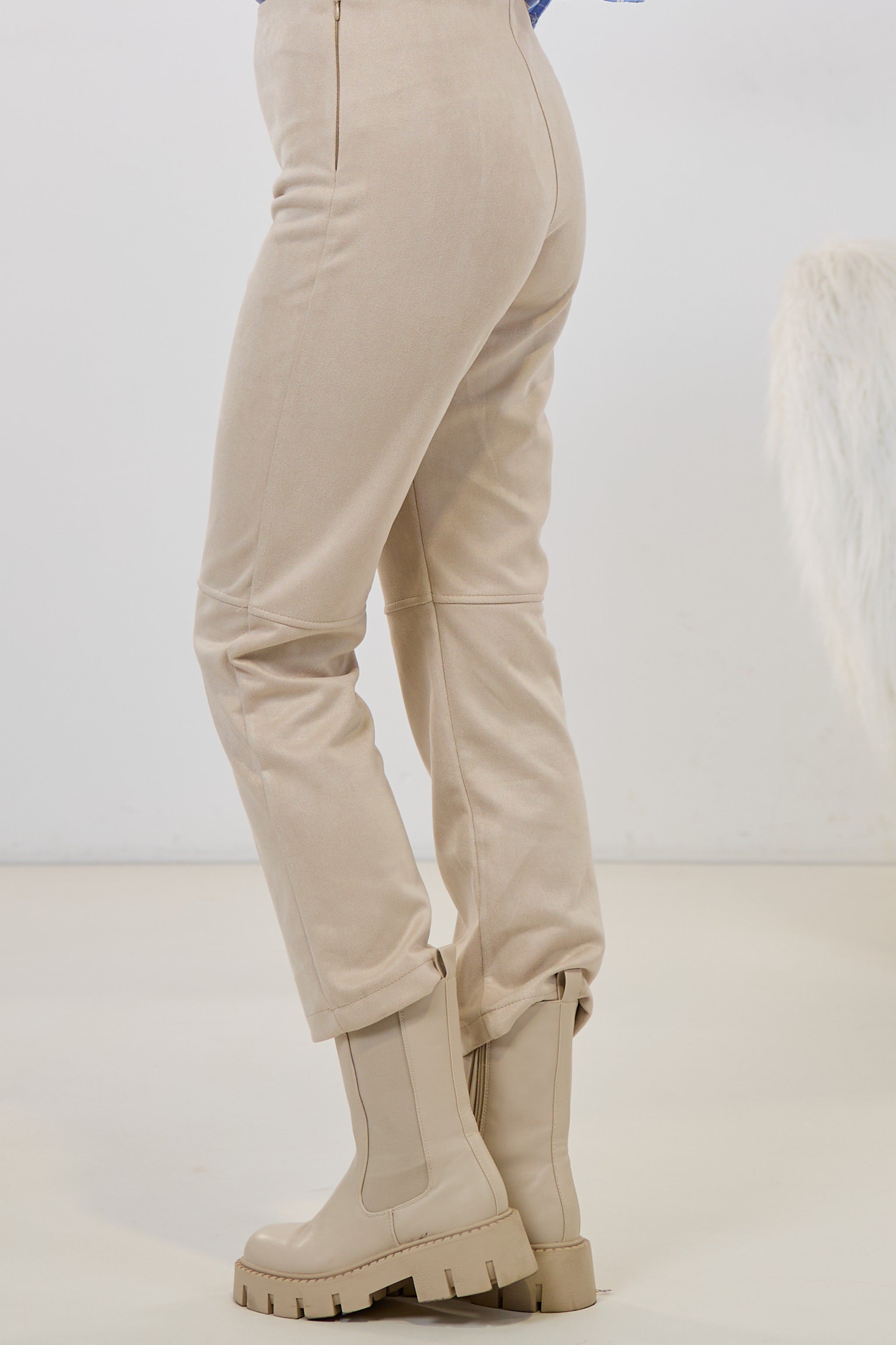 Highwaist Hose in Veloursleder-Optik, beige